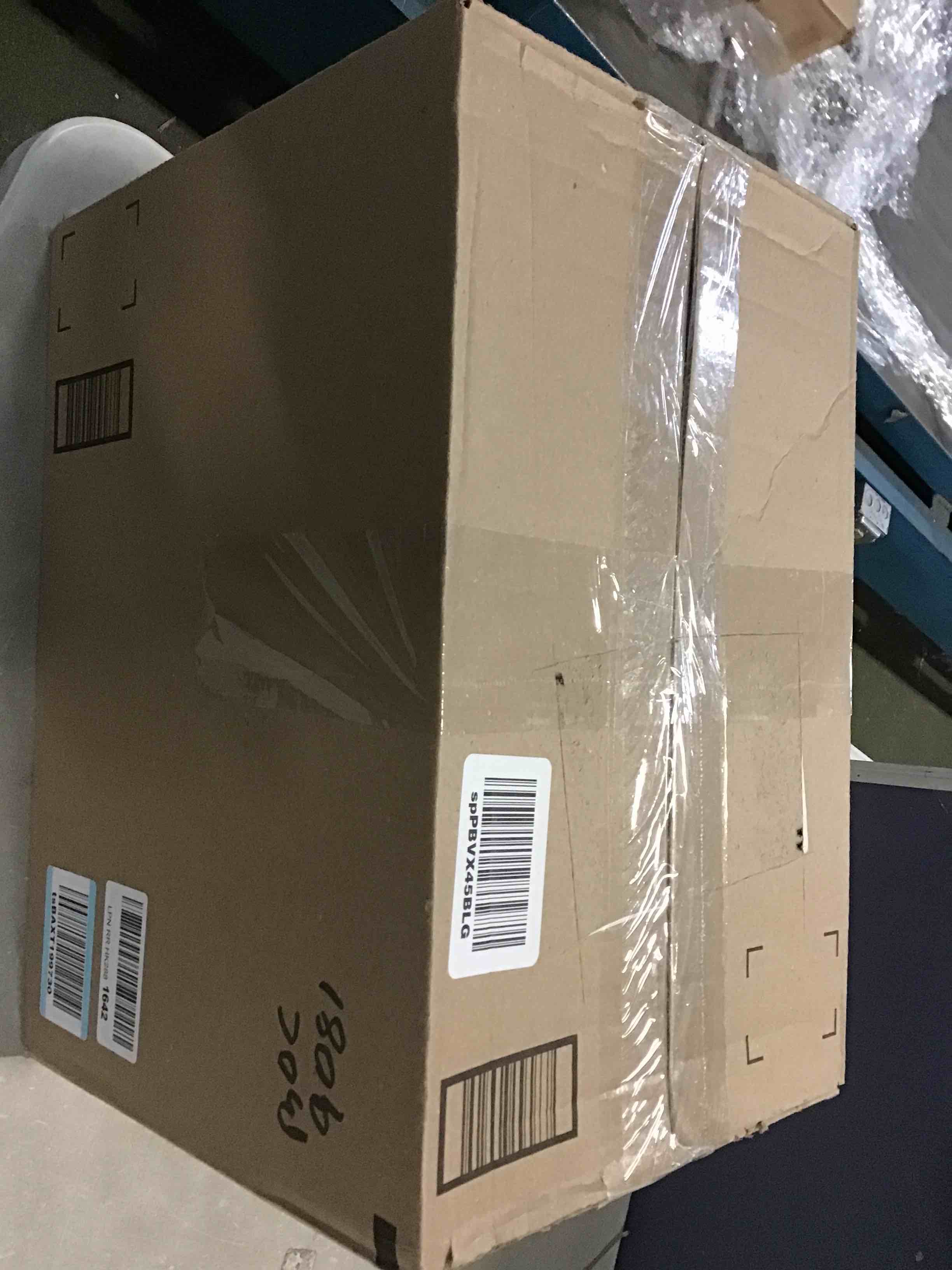 https://s3.amazonaws.com/lotting-images-prod/bidfta/RED5441279_1700512764209.jpeg