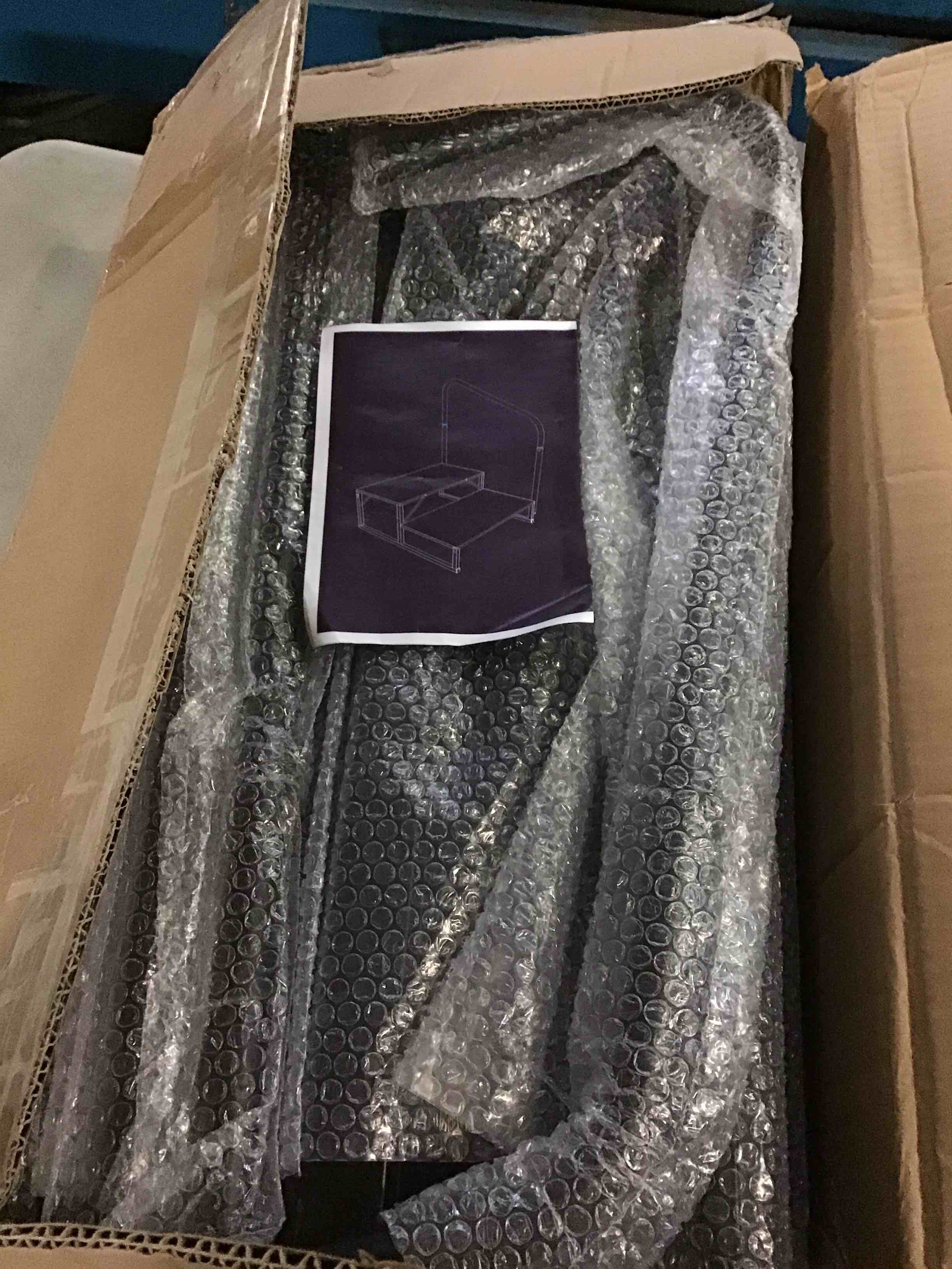 https://s3.amazonaws.com/lotting-images-prod/bidfta/RED5441373_1700581104011.jpeg