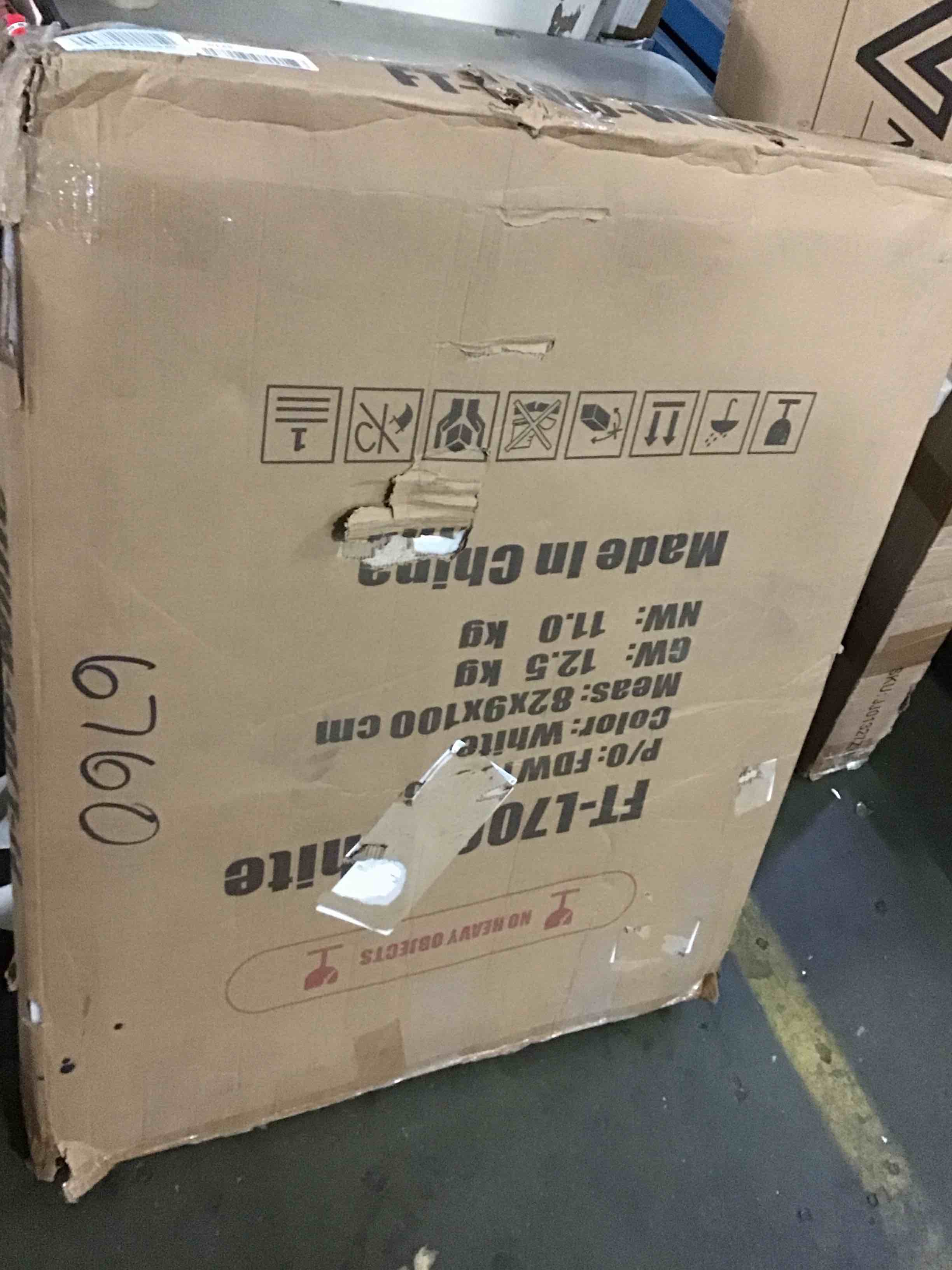 https://s3.amazonaws.com/lotting-images-prod/bidfta/RED5441483_1700596612789.jpeg
