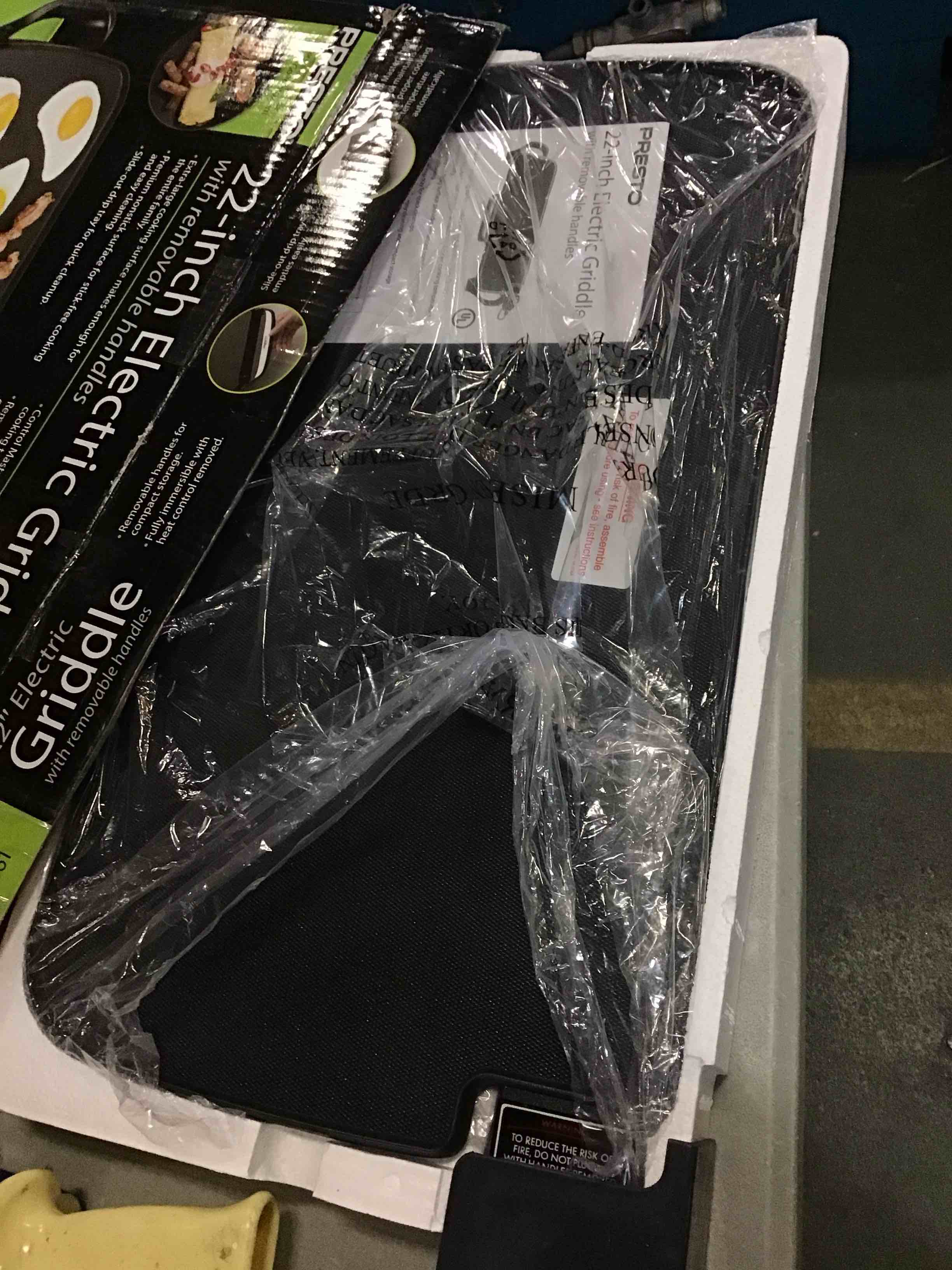 https://s3.amazonaws.com/lotting-images-prod/bidfta/RED5441837_1700836153699.jpeg