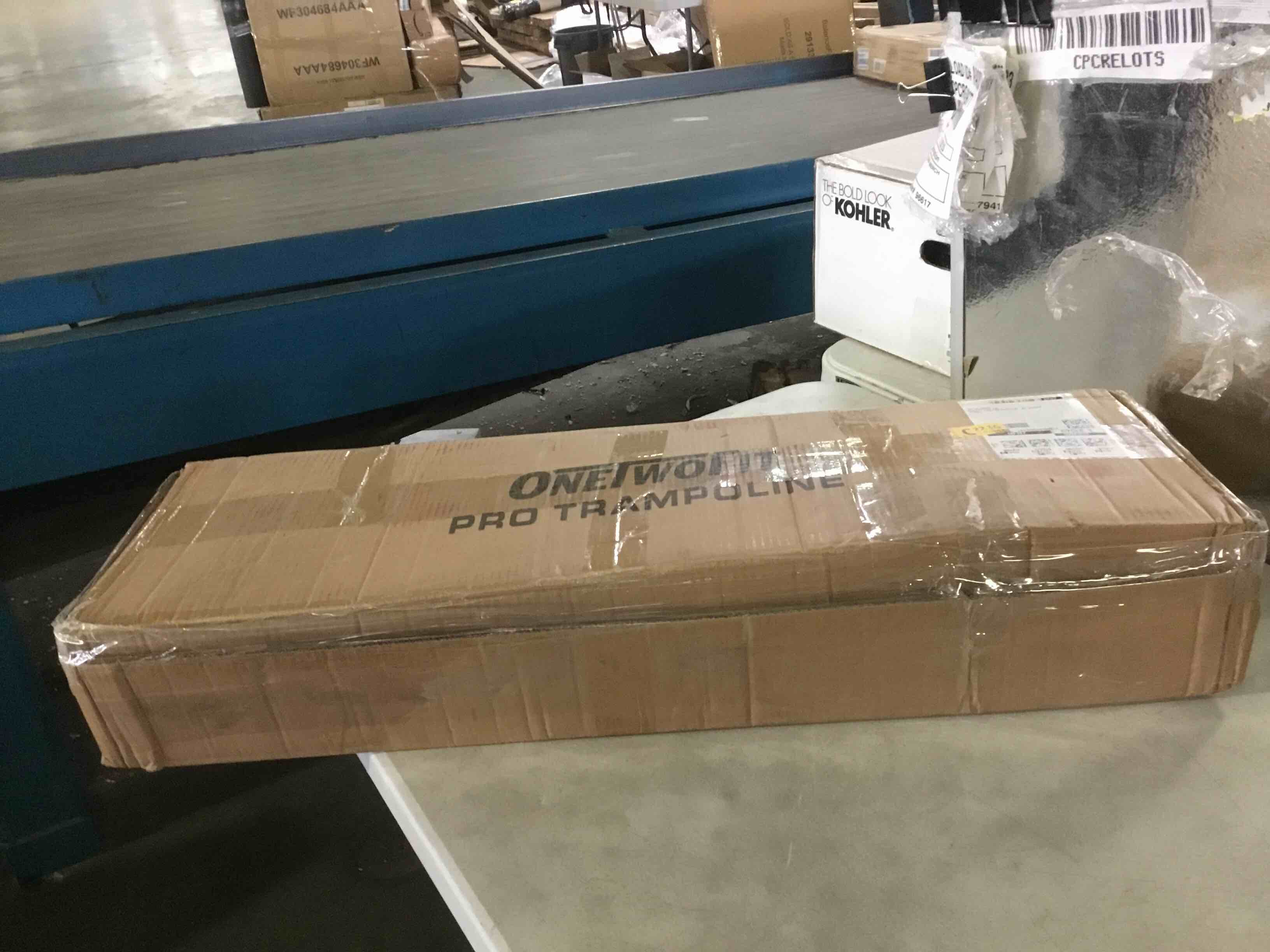 https://s3.amazonaws.com/lotting-images-prod/bidfta/RED5442718_1700839254781.jpeg