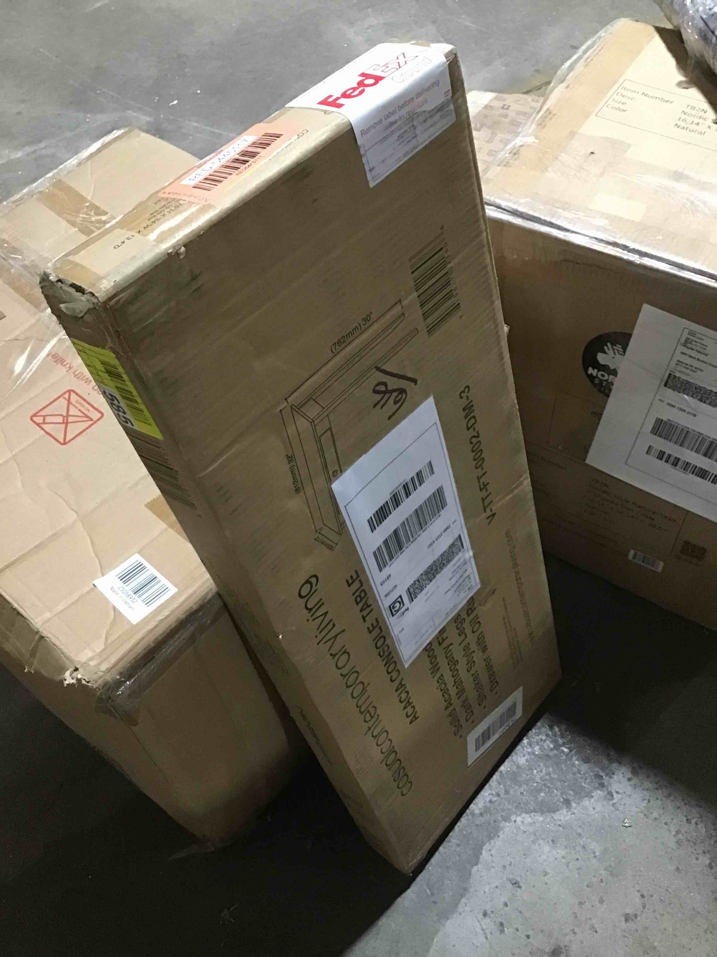 https://s3.amazonaws.com/lotting-images-prod/bidfta/RED5445117_1706899387326.jpeg
