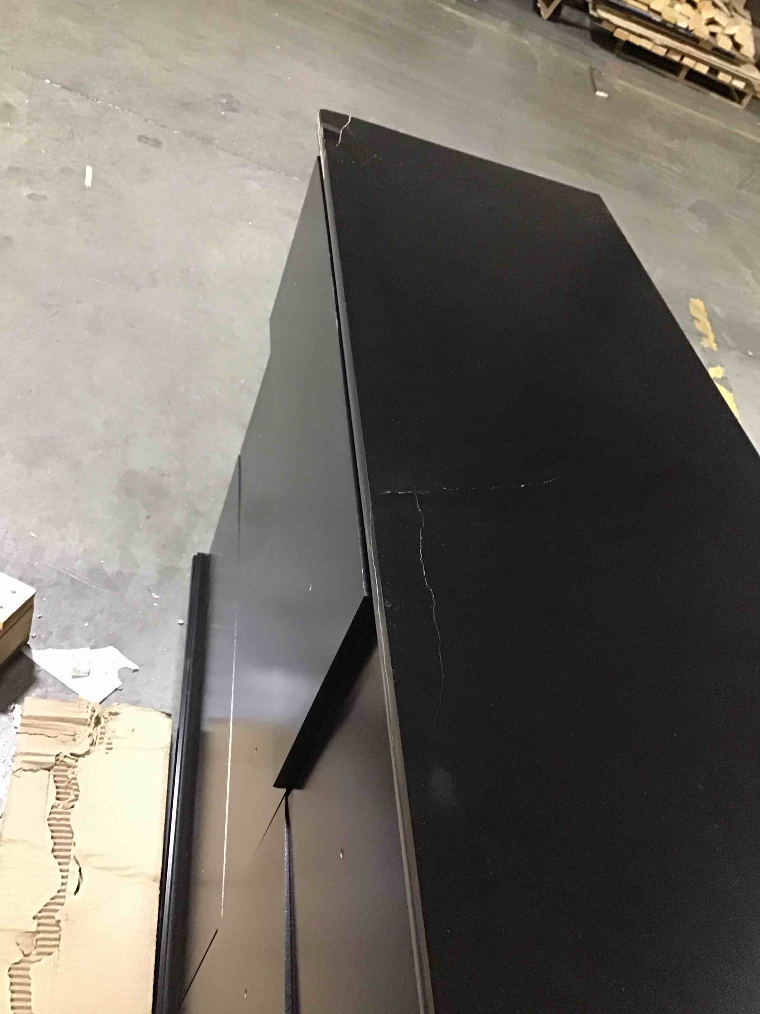 https://s3.amazonaws.com/lotting-images-prod/bidfta/RED5447115_1705090263616.jpeg