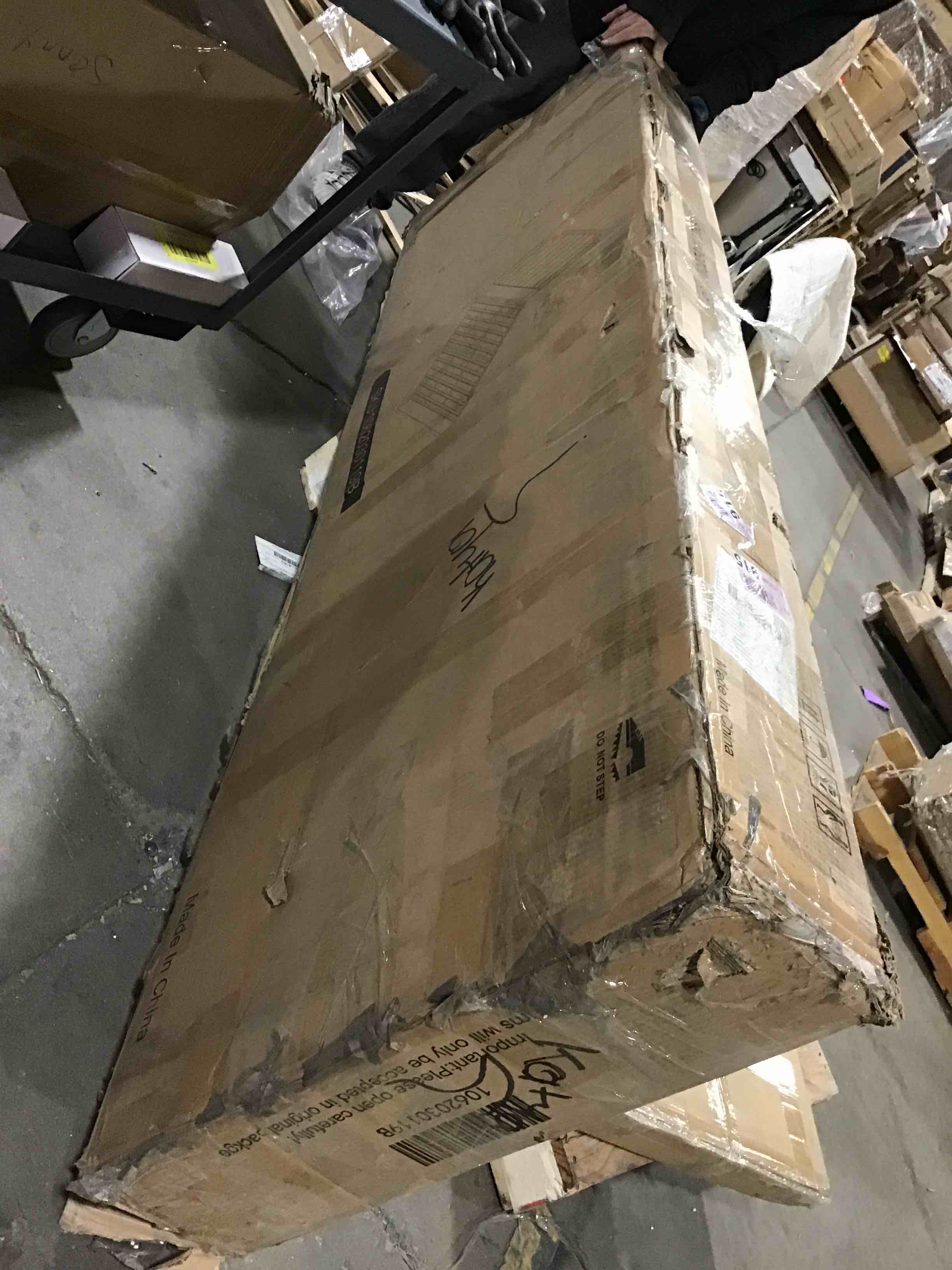 https://s3.amazonaws.com/lotting-images-prod/bidfta/RED5447863_1706025052414.jpeg