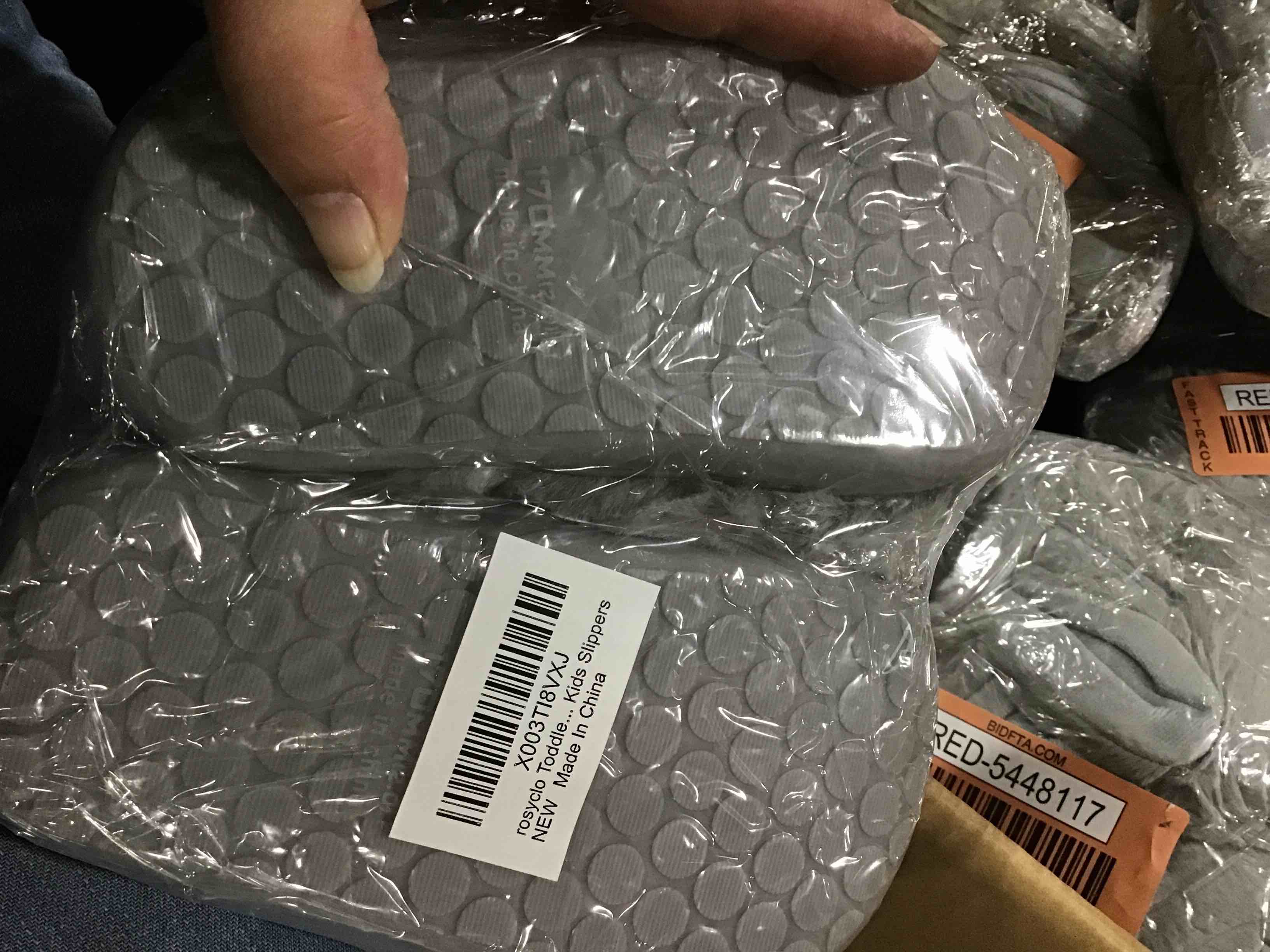 https://s3.amazonaws.com/lotting-images-prod/bidfta/RED5448128_1706193196604.jpeg