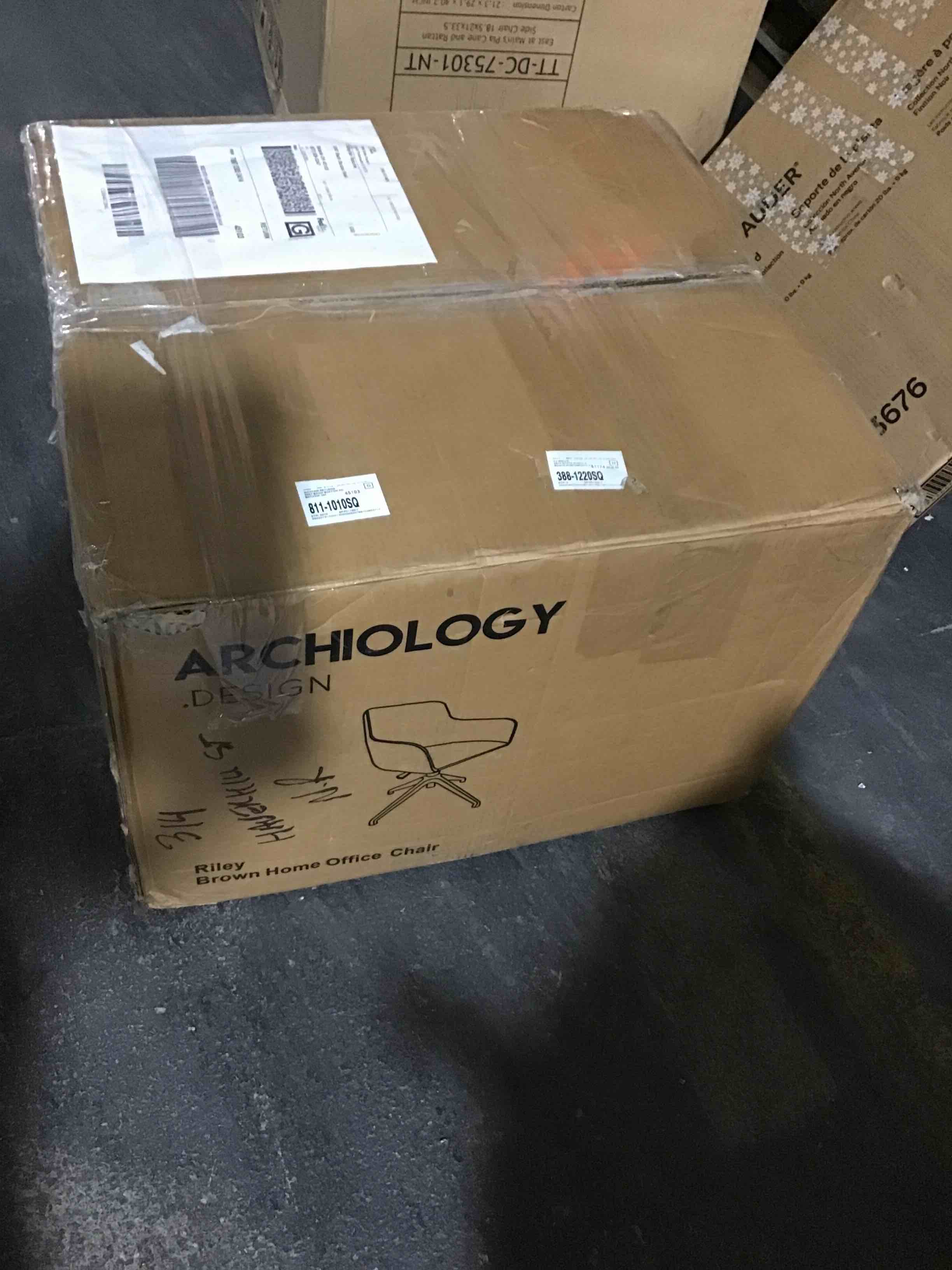 https://s3.amazonaws.com/lotting-images-prod/bidfta/RED5448664_1705670152824.jpeg