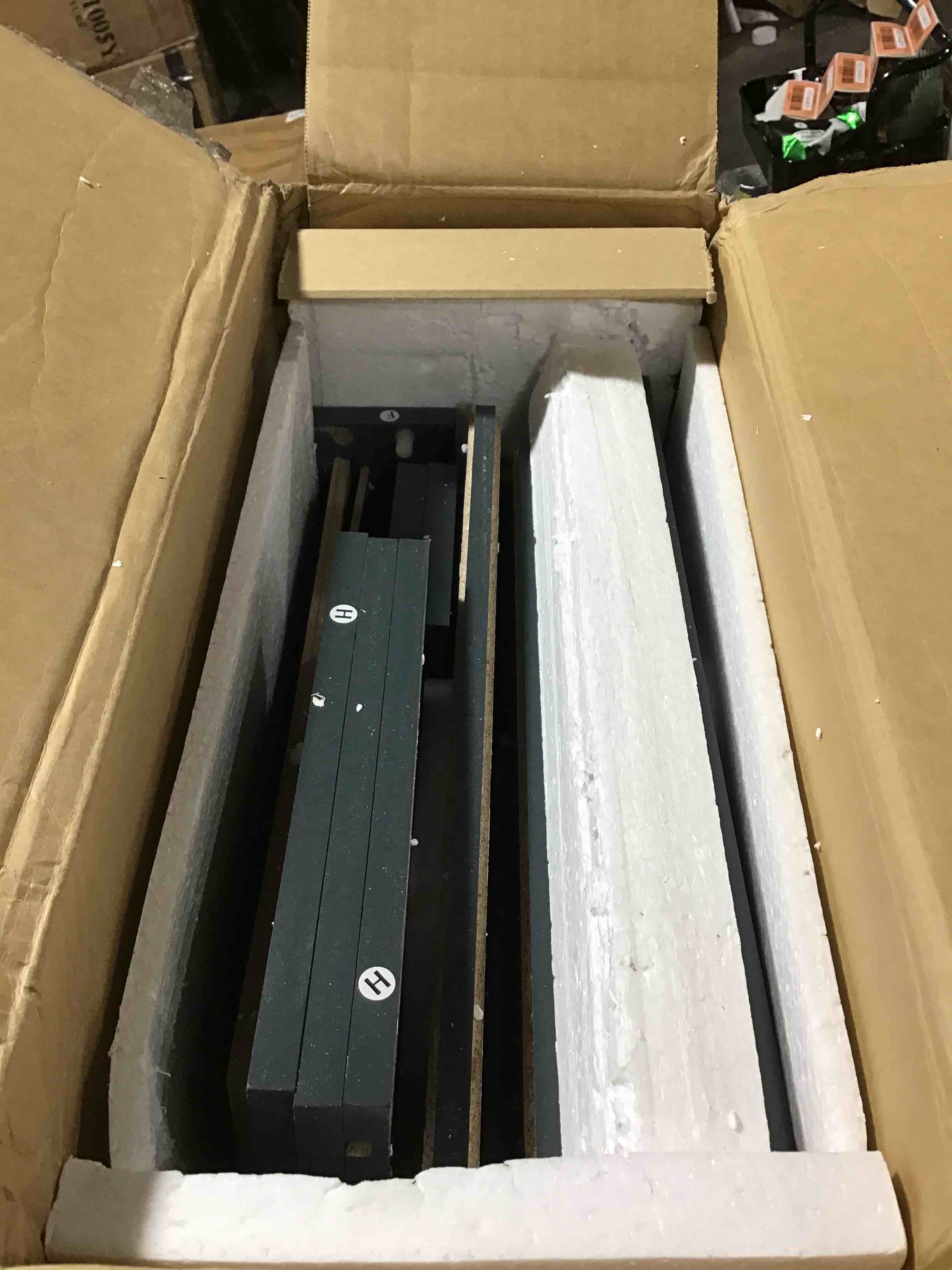 https://s3.amazonaws.com/lotting-images-prod/bidfta/RED5449679_1706624894902.jpeg