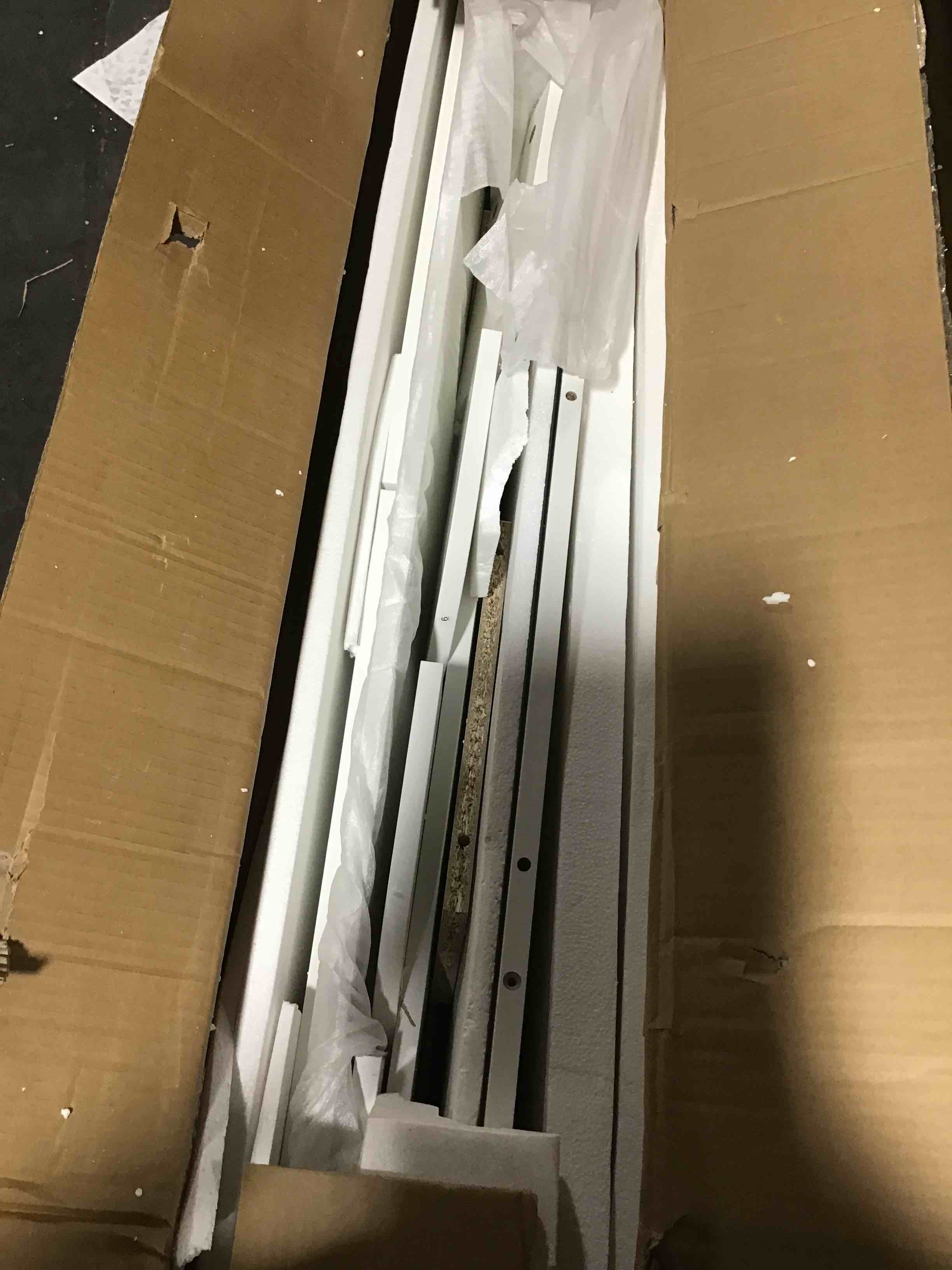 https://s3.amazonaws.com/lotting-images-prod/bidfta/RED5449689_1706625840803.jpeg