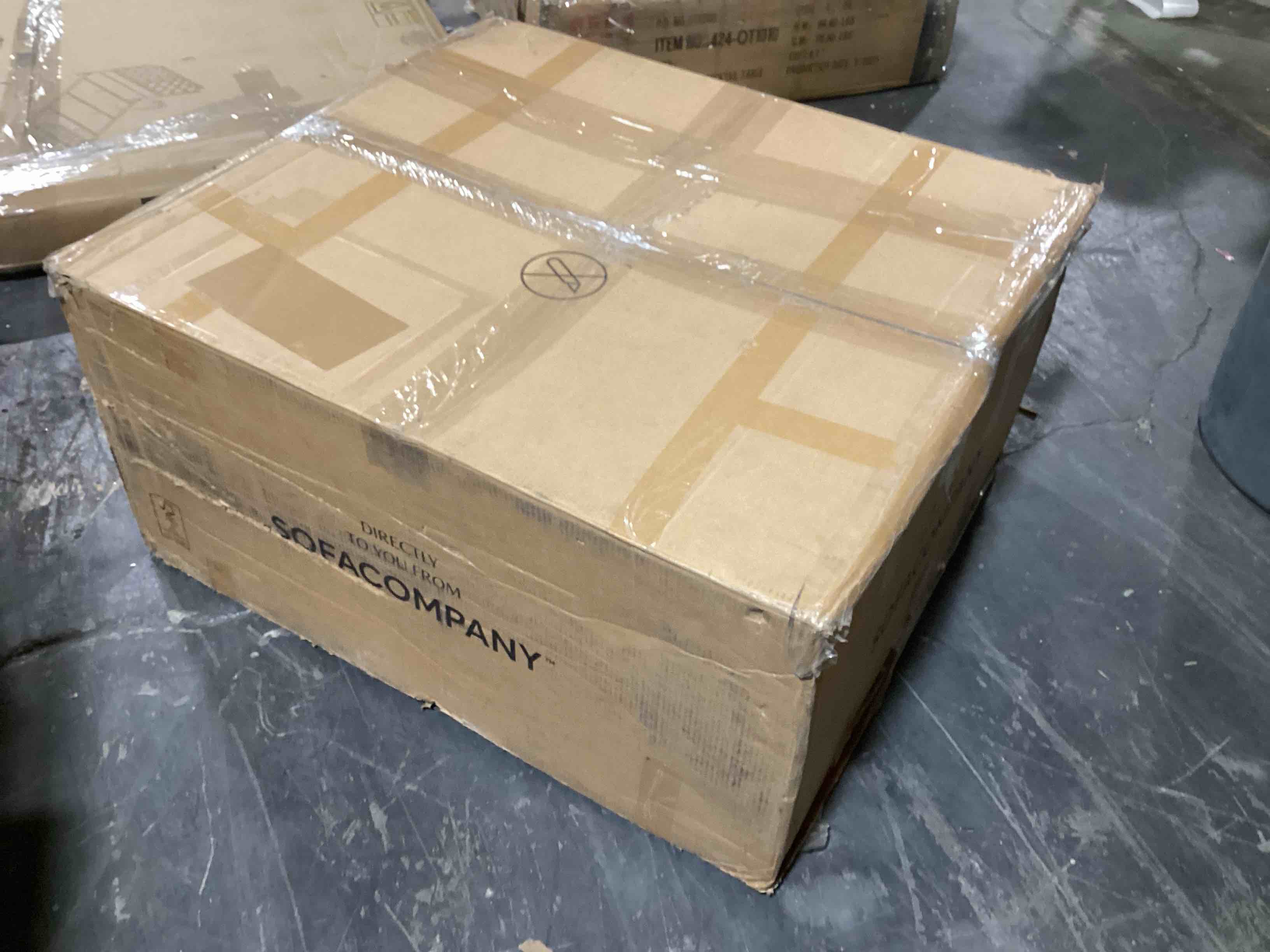 https://s3.amazonaws.com/lotting-images-prod/bidfta/RED5450513_1708710192448.jpeg