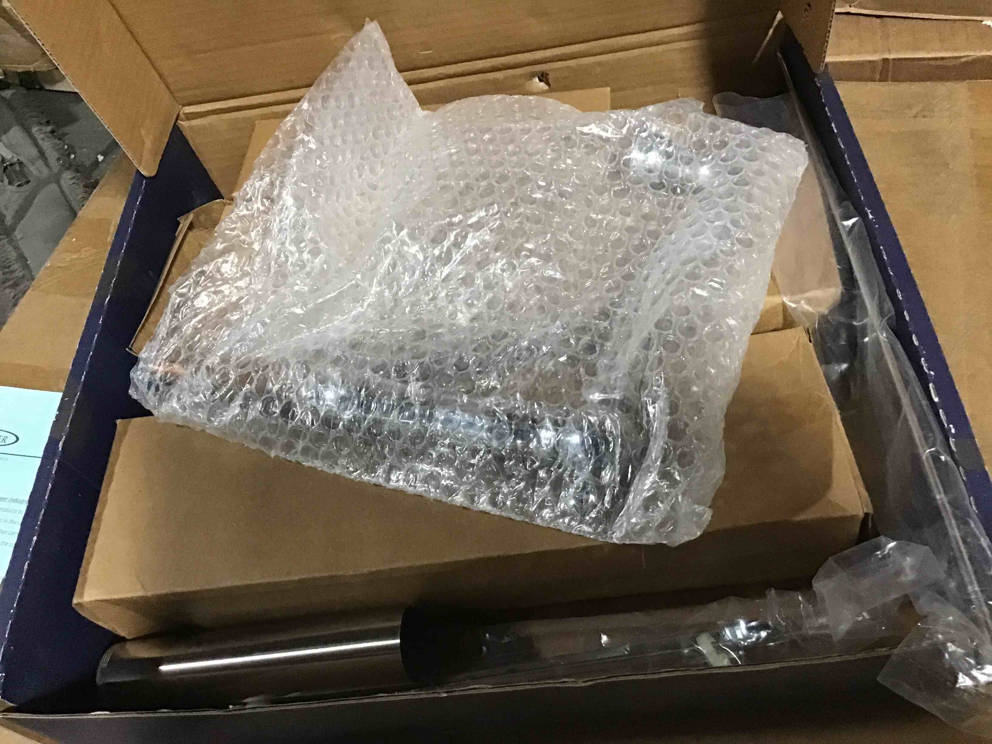 https://s3.amazonaws.com/lotting-images-prod/bidfta/RED5451529_1706897684532.jpeg