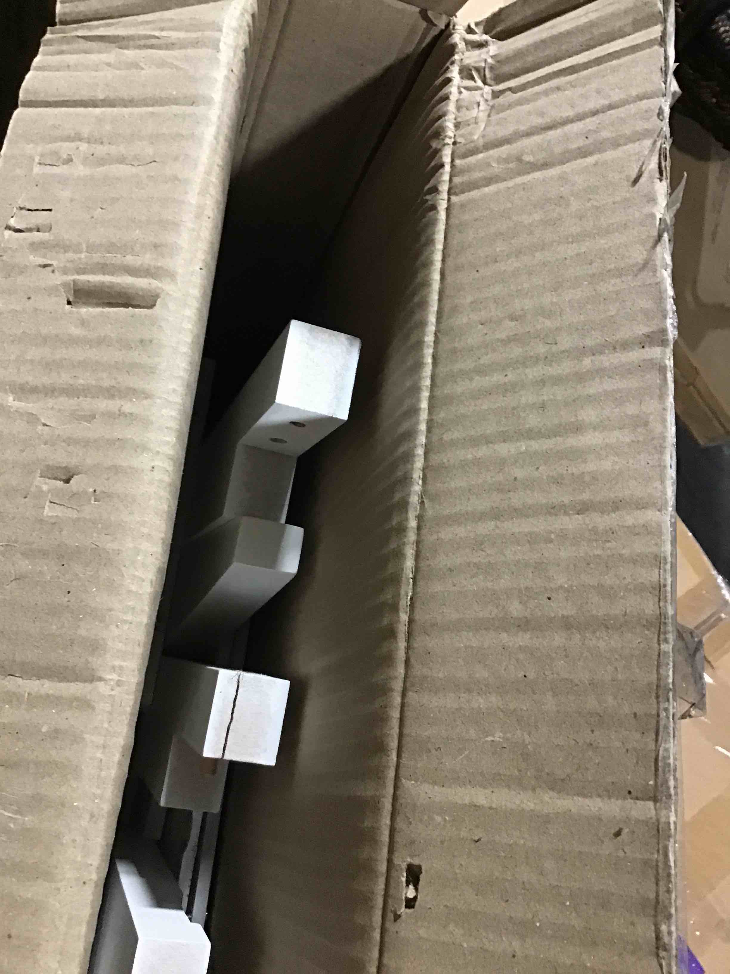 https://s3.amazonaws.com/lotting-images-prod/bidfta/RED5451533_1706897112277.jpeg
