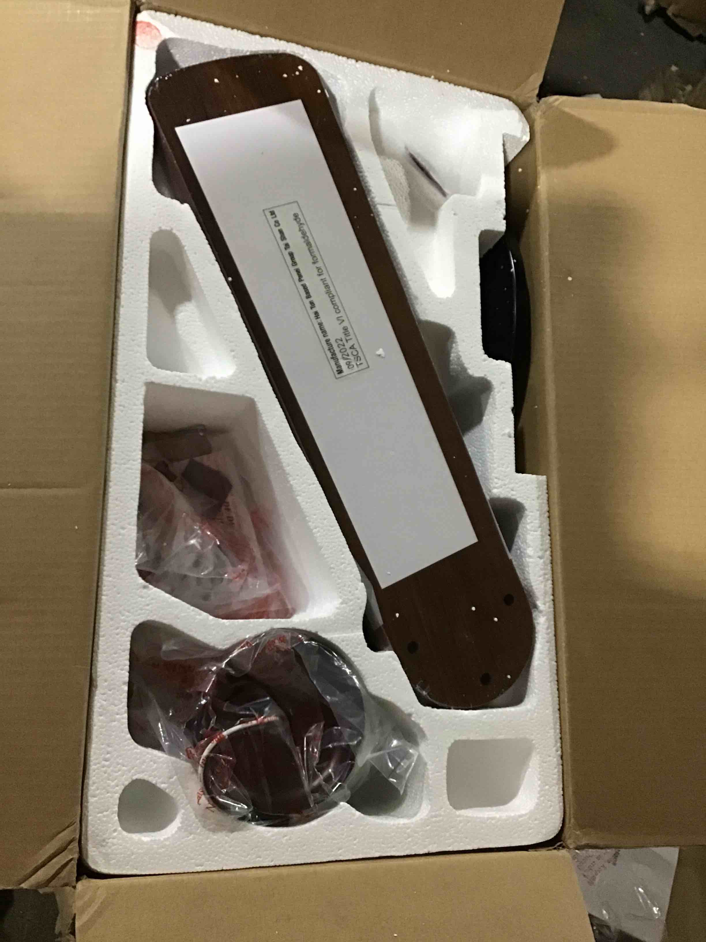 https://s3.amazonaws.com/lotting-images-prod/bidfta/RED5451709_1707144849473.jpeg
