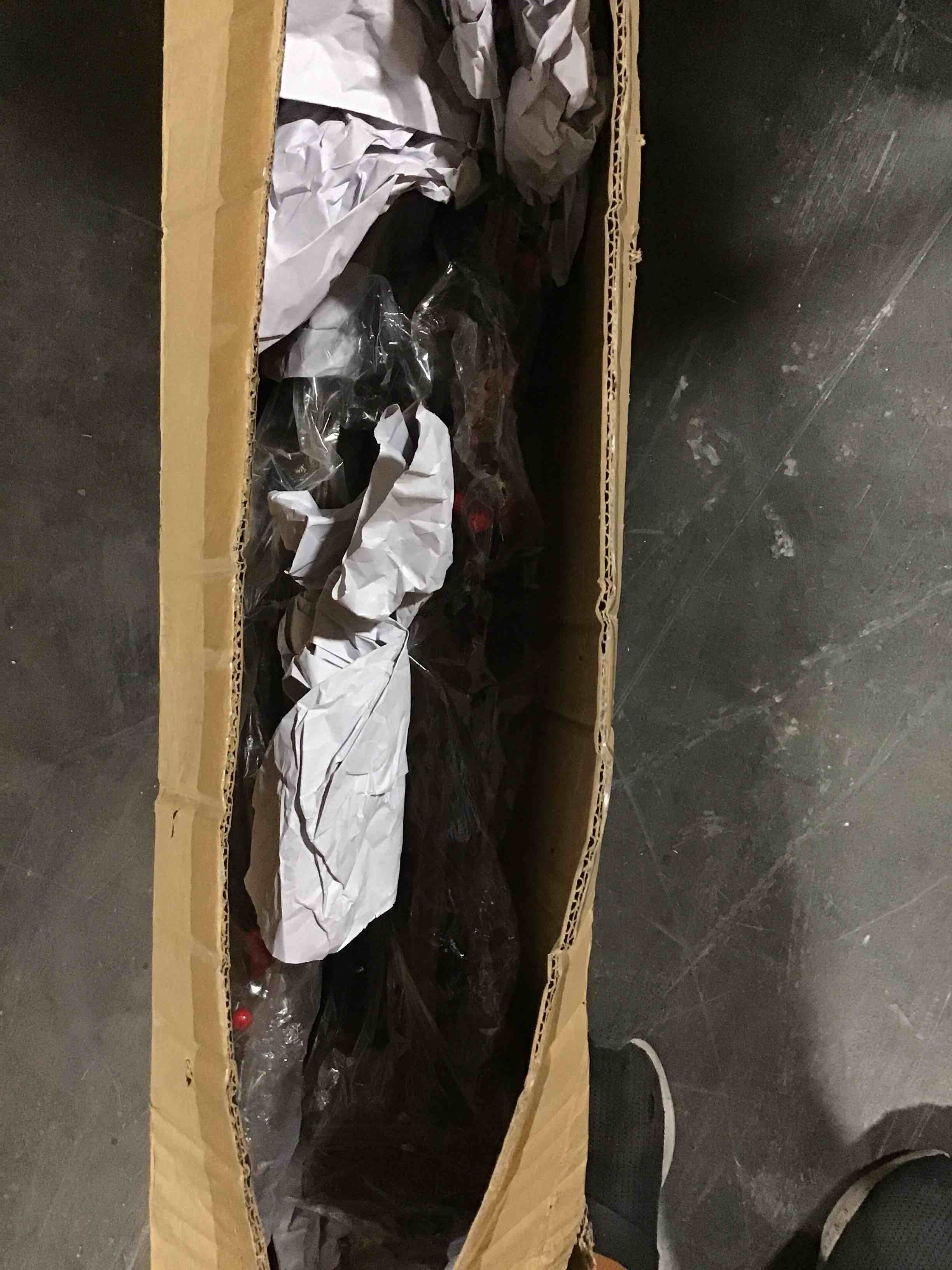 https://s3.amazonaws.com/lotting-images-prod/bidfta/RED5452111_1707482473861.jpeg