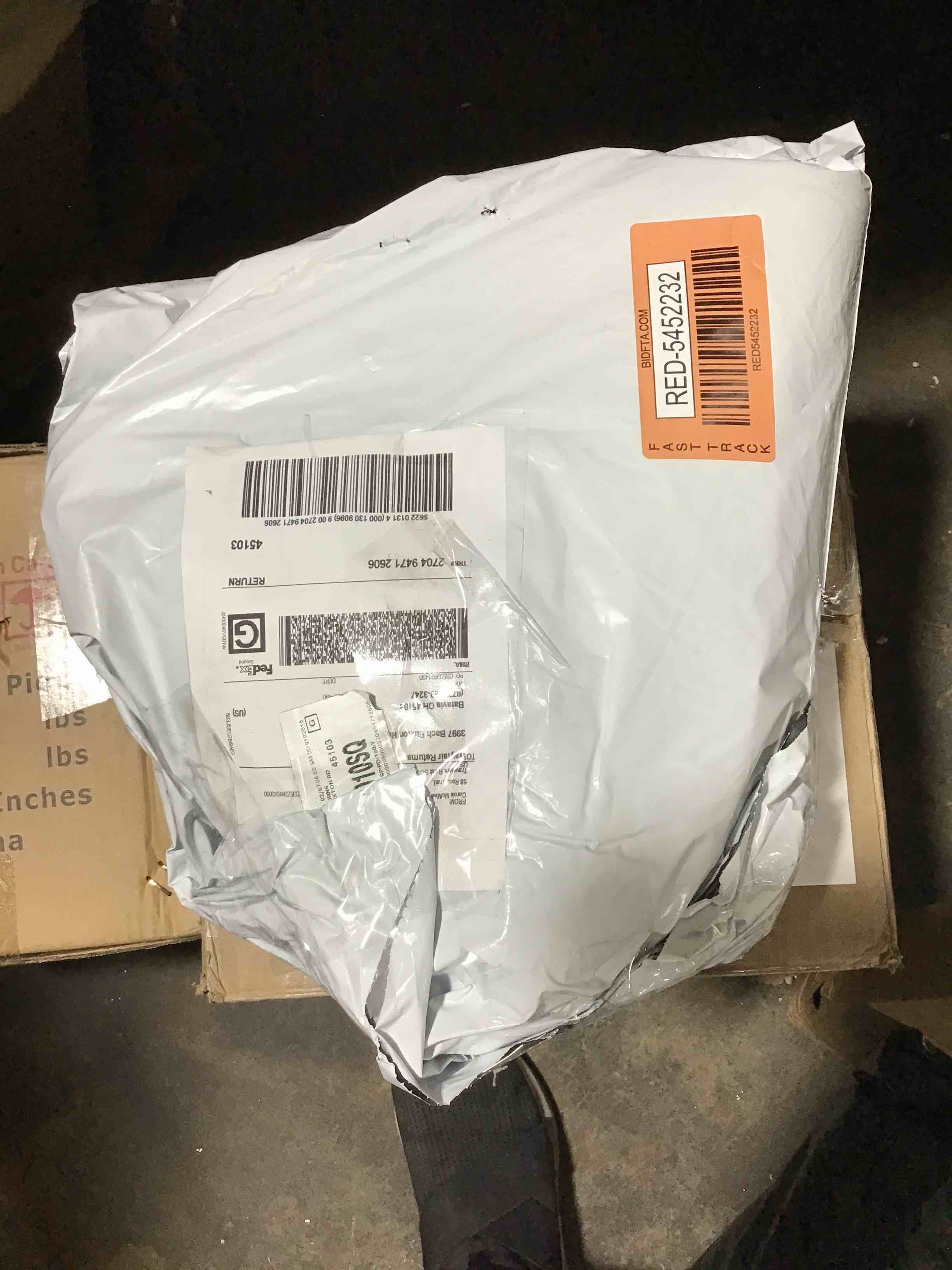 https://s3.amazonaws.com/lotting-images-prod/bidfta/RED5452232_1707588259402.jpeg