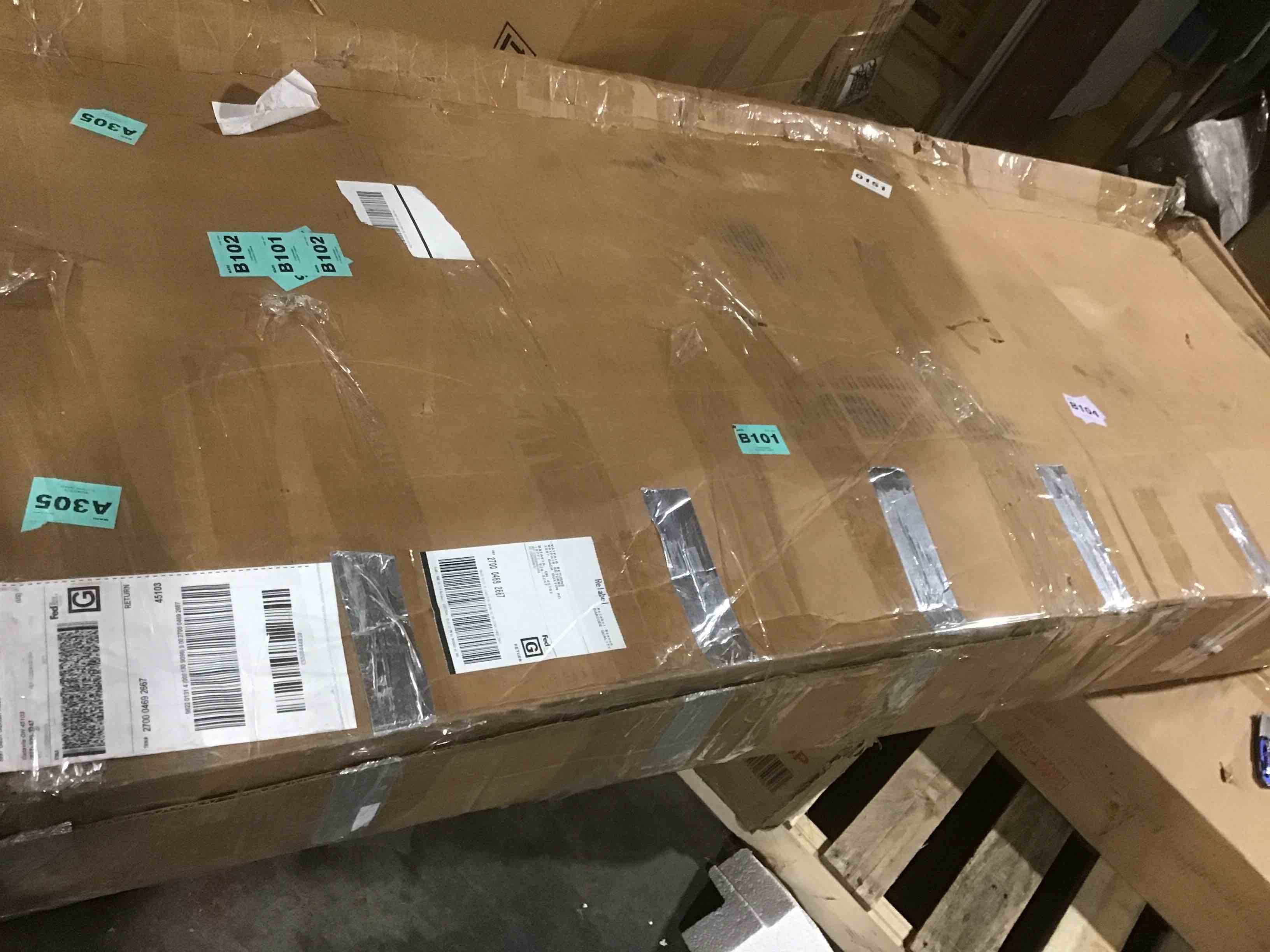 https://s3.amazonaws.com/lotting-images-prod/bidfta/RED5452574_1708003939098.jpeg