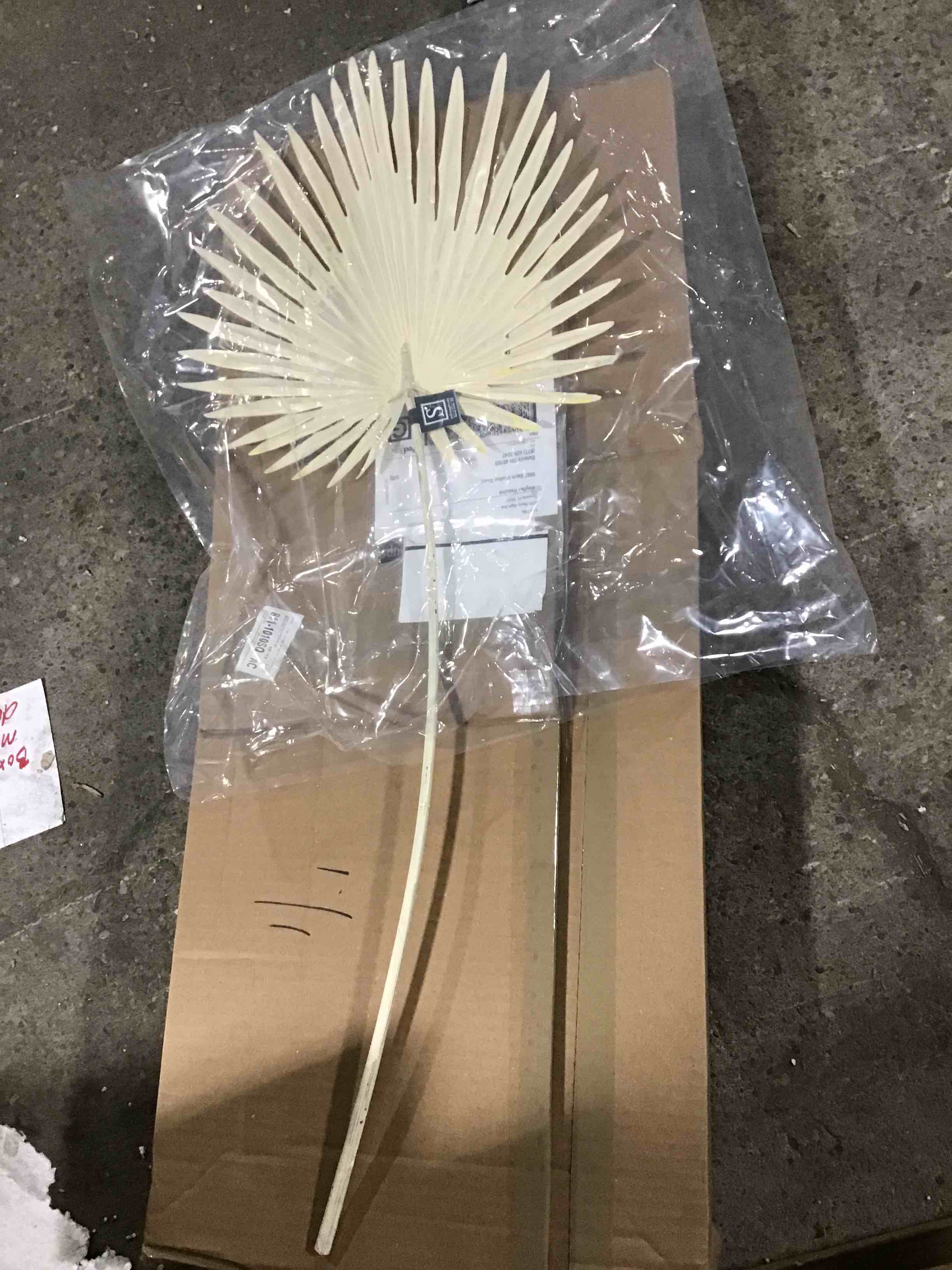 https://s3.amazonaws.com/lotting-images-prod/bidfta/RED5452918_1708350450141.jpeg