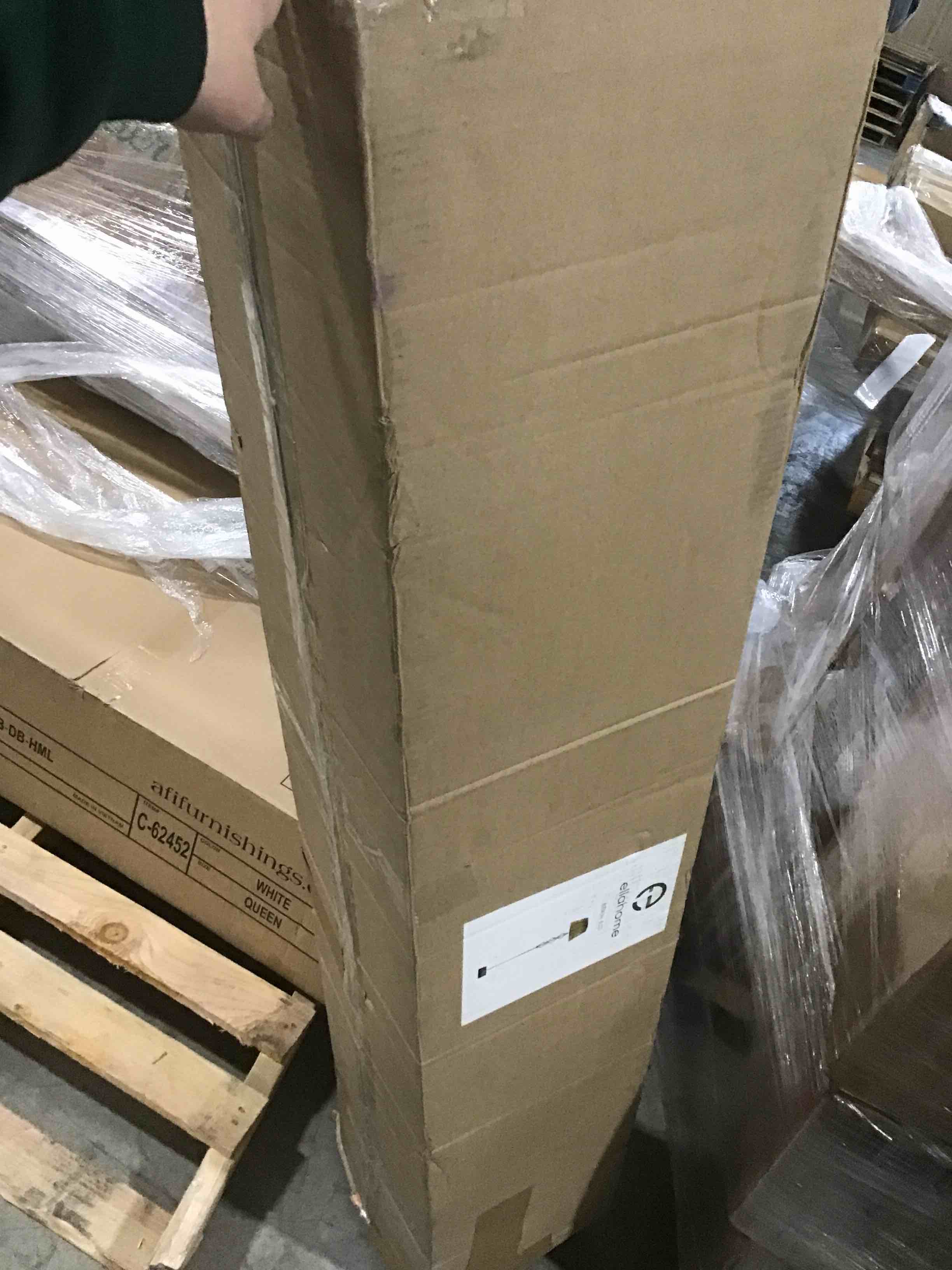 https://s3.amazonaws.com/lotting-images-prod/bidfta/RED5453070_1707421200713.jpeg