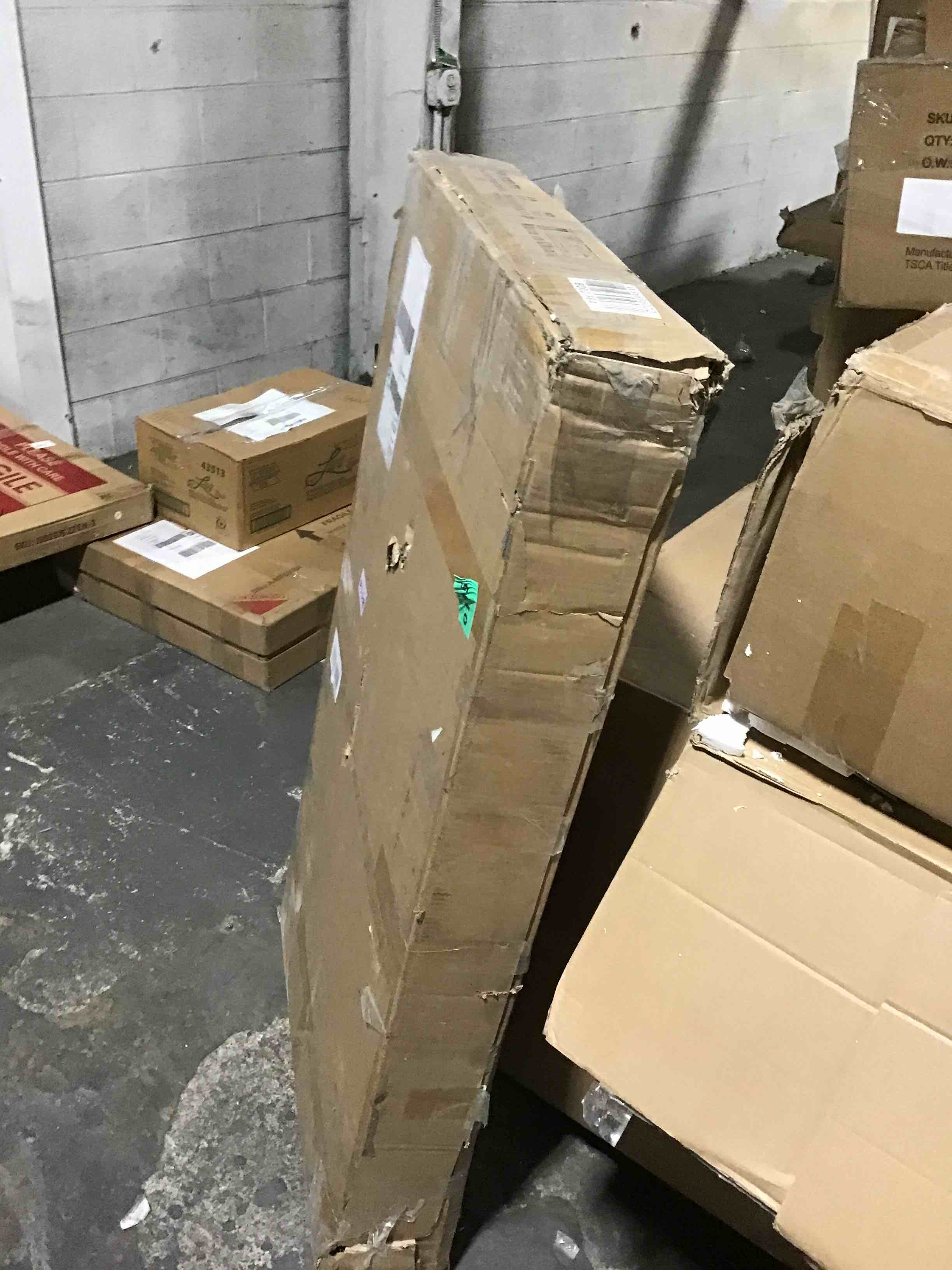 https://s3.amazonaws.com/lotting-images-prod/bidfta/RED5453814_1708366226278.jpeg
