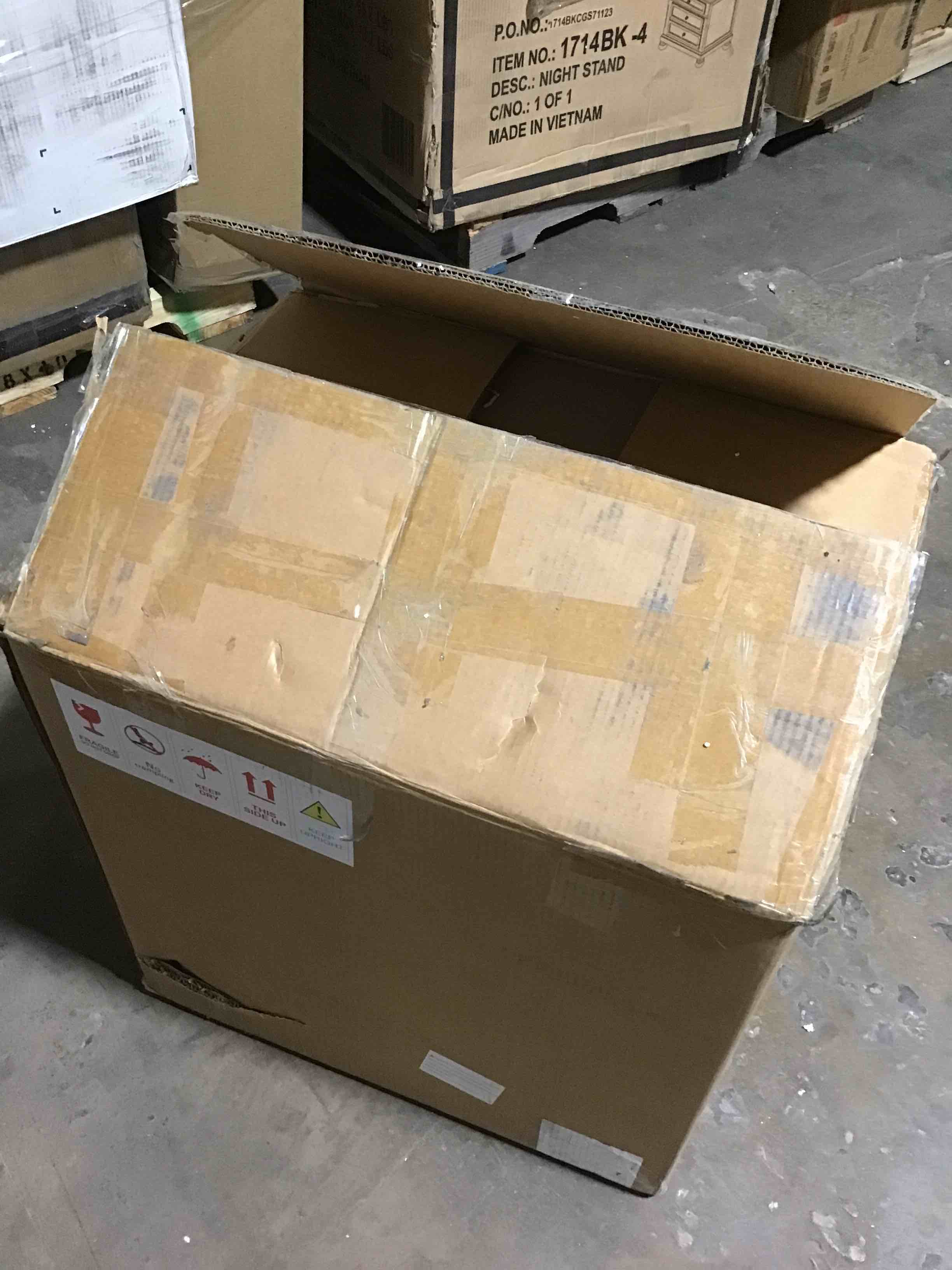 https://s3.amazonaws.com/lotting-images-prod/bidfta/RED5454017_1708537794912.jpeg