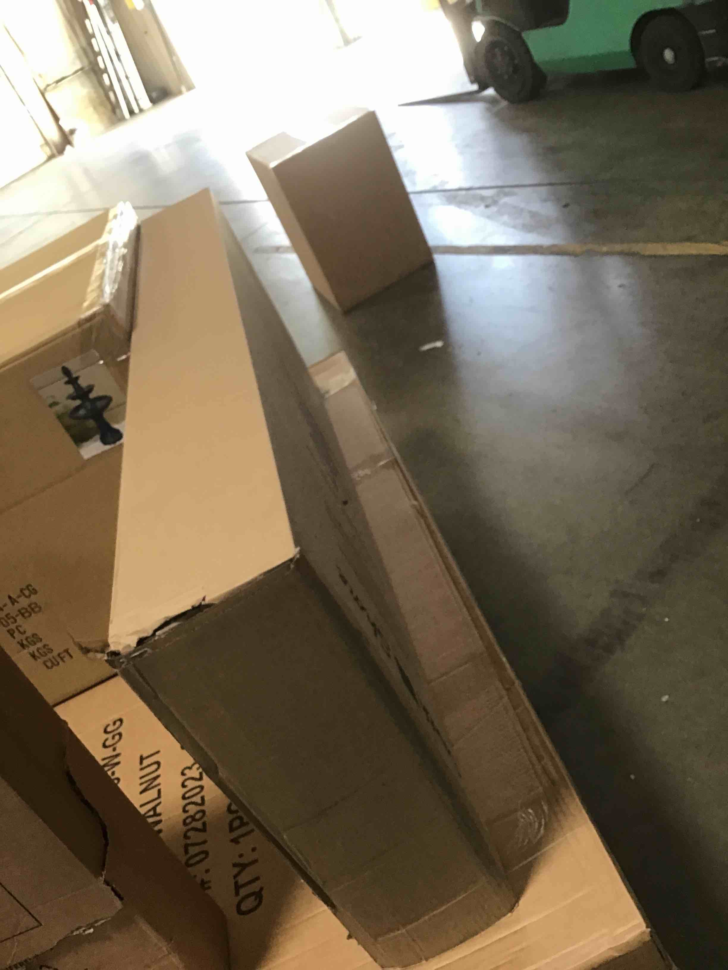 https://s3.amazonaws.com/lotting-images-prod/bidfta/RED5454275_1708976222837.jpeg