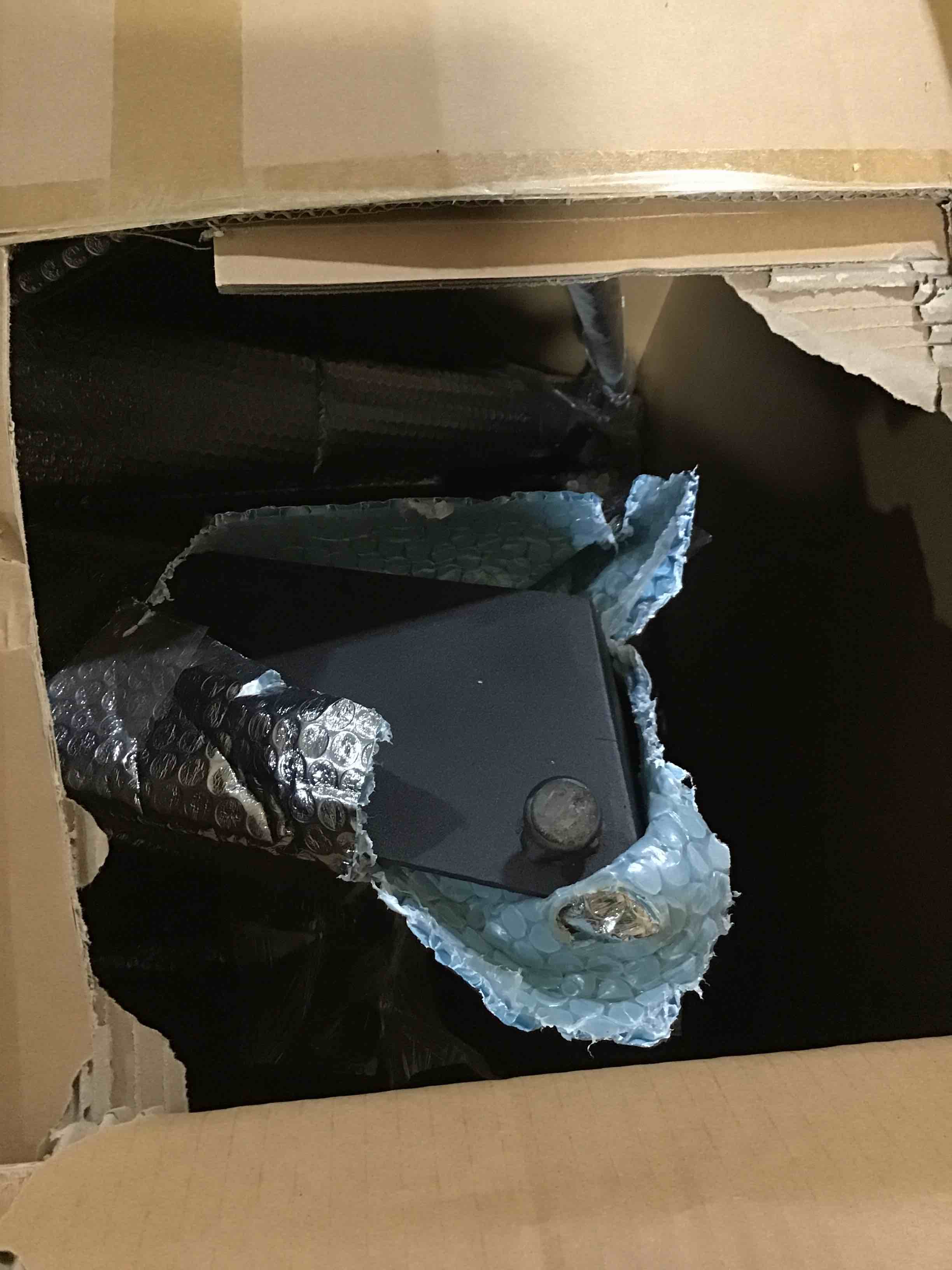 https://s3.amazonaws.com/lotting-images-prod/bidfta/RED5454816_1714142184422.jpeg