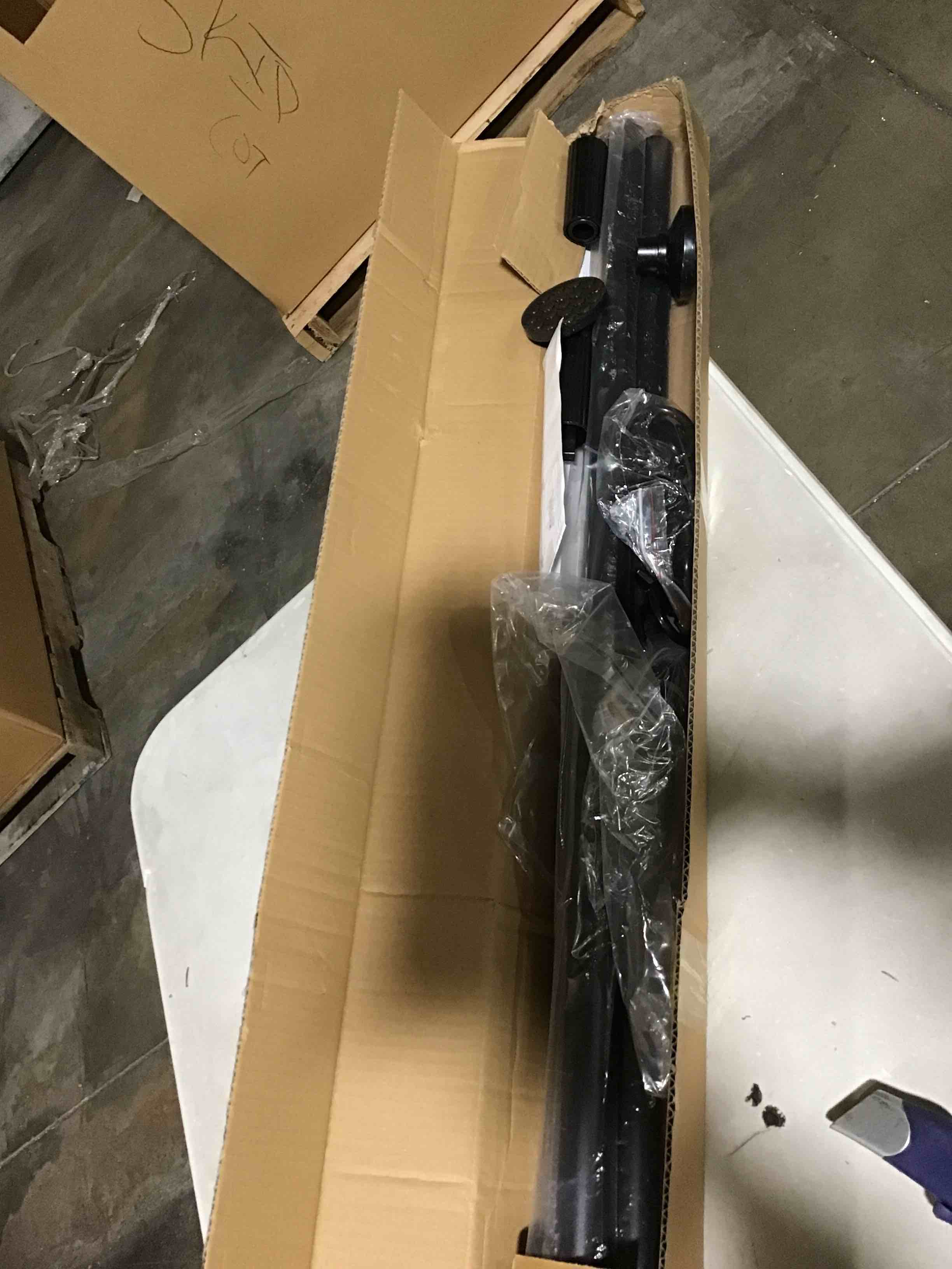 https://s3.amazonaws.com/lotting-images-prod/bidfta/RED5455620_1715353646341.jpeg