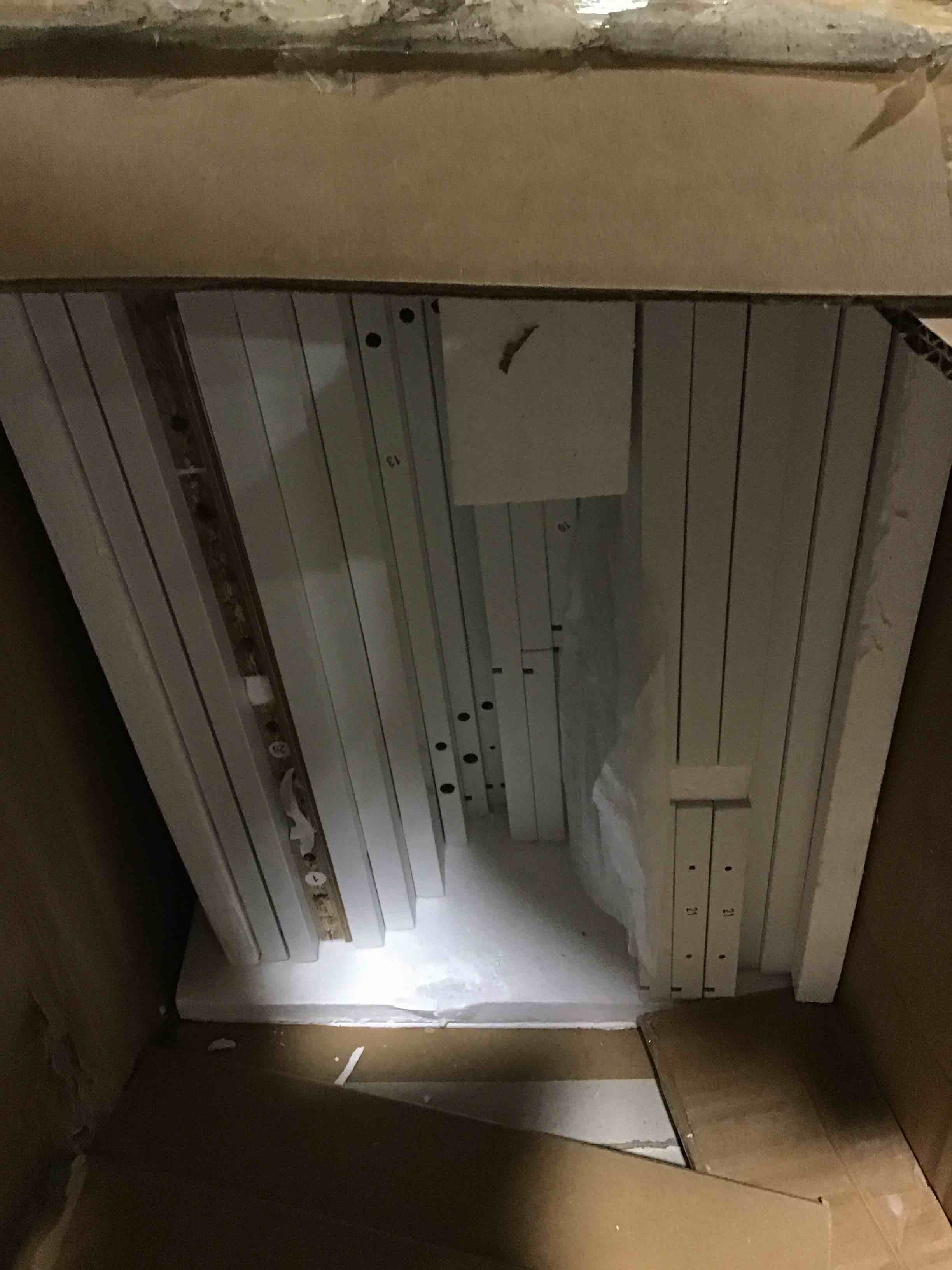 https://s3.amazonaws.com/lotting-images-prod/bidfta/RED5455801_1715715224814.jpeg