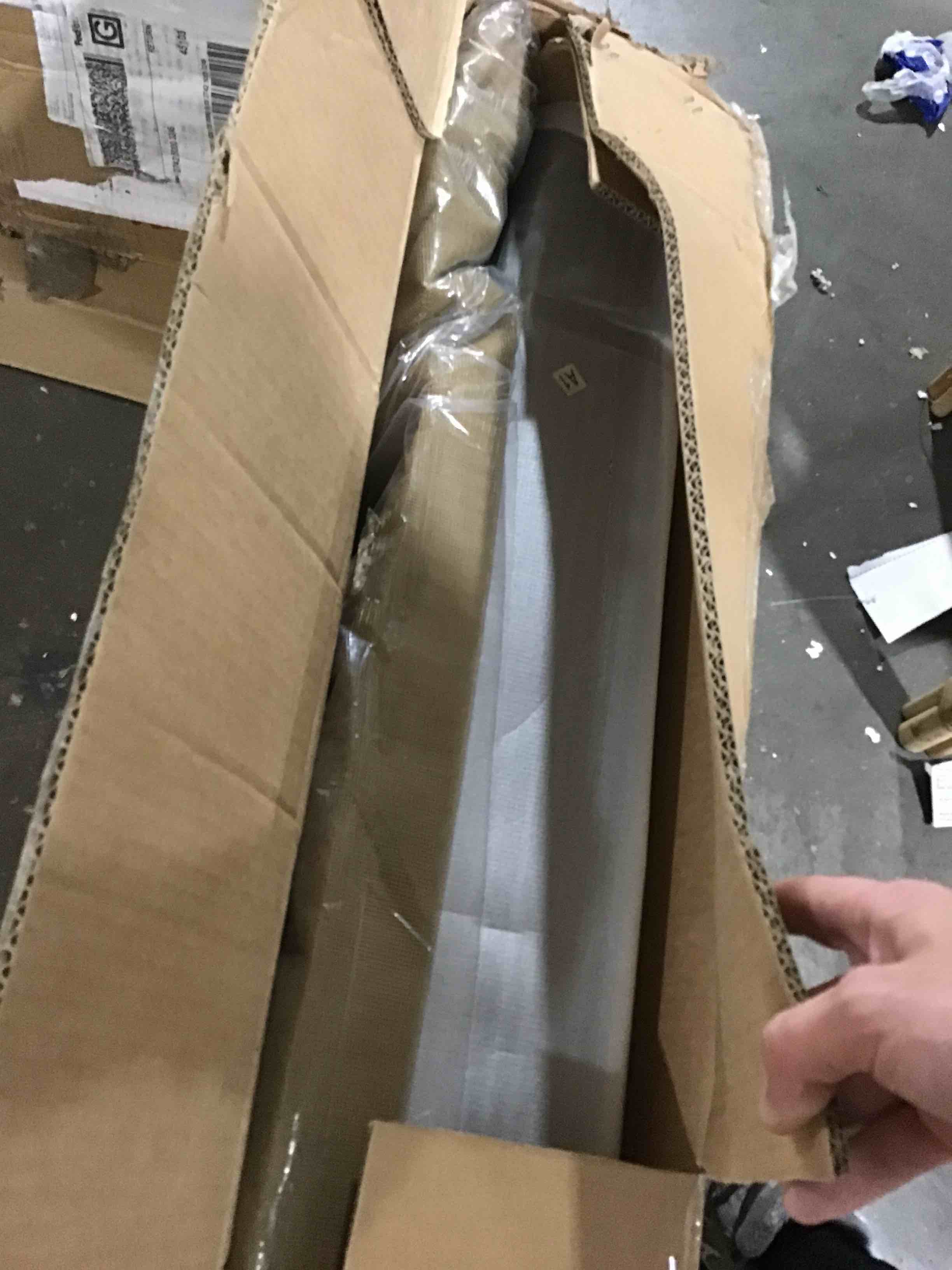https://s3.amazonaws.com/lotting-images-prod/bidfta/RED5455803_1715715714163.jpeg