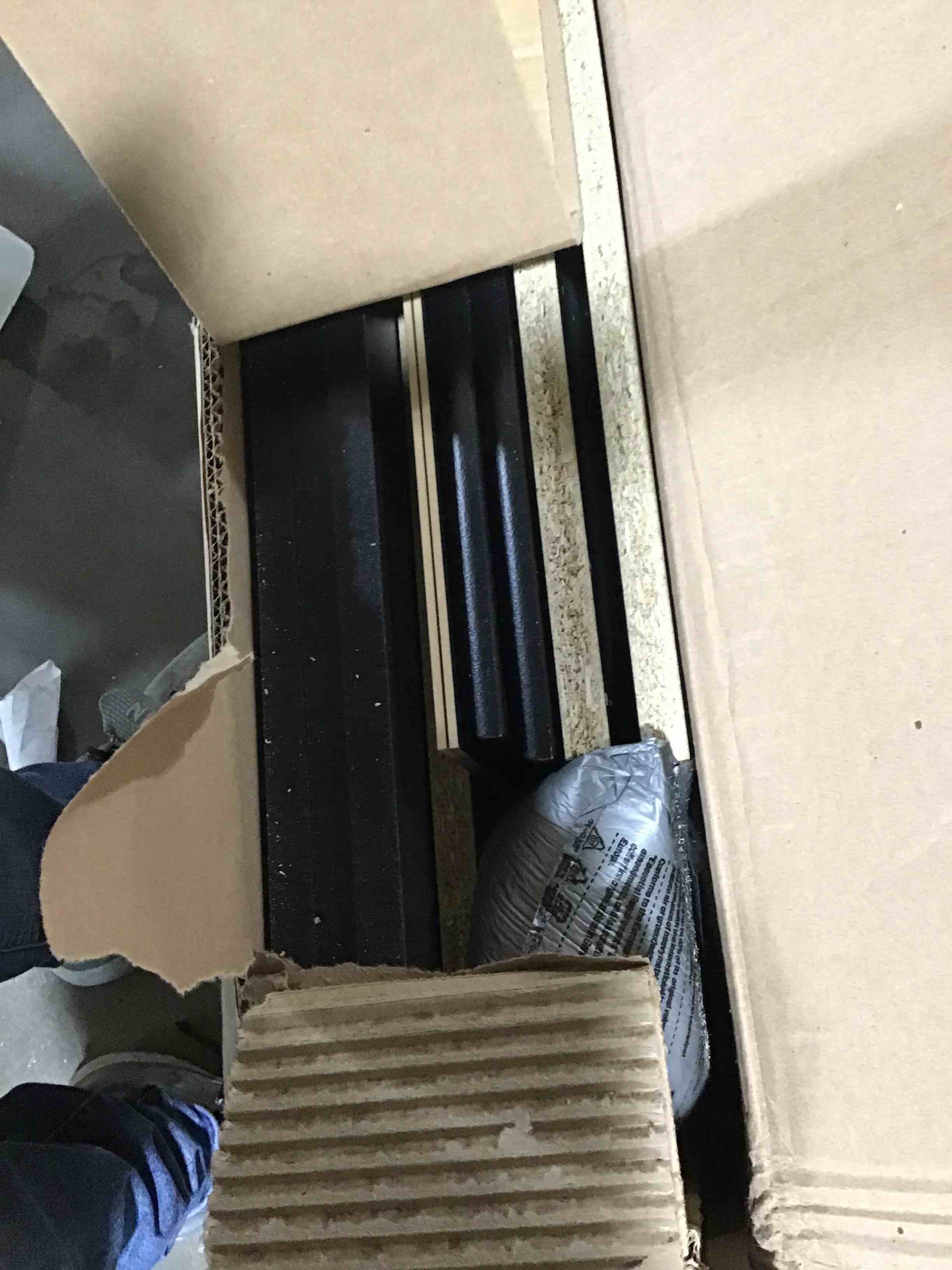 https://s3.amazonaws.com/lotting-images-prod/bidfta/RED5455868_1715964869722.jpeg