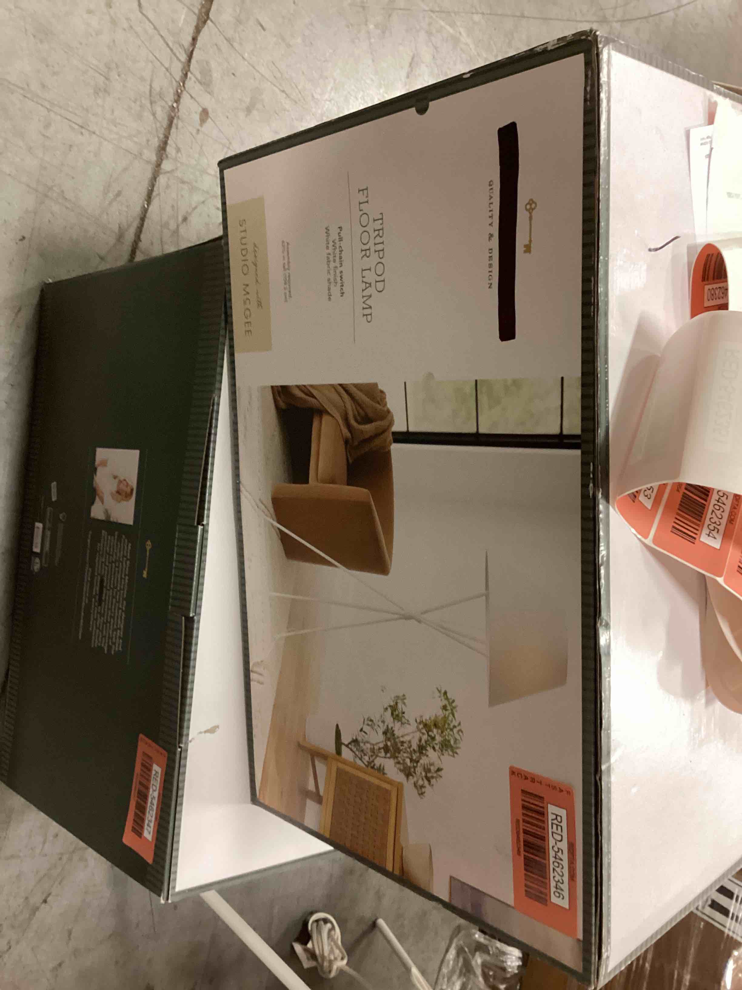 https://s3.amazonaws.com/lotting-images-prod/bidfta/RED5462347_1701437719796.jpeg