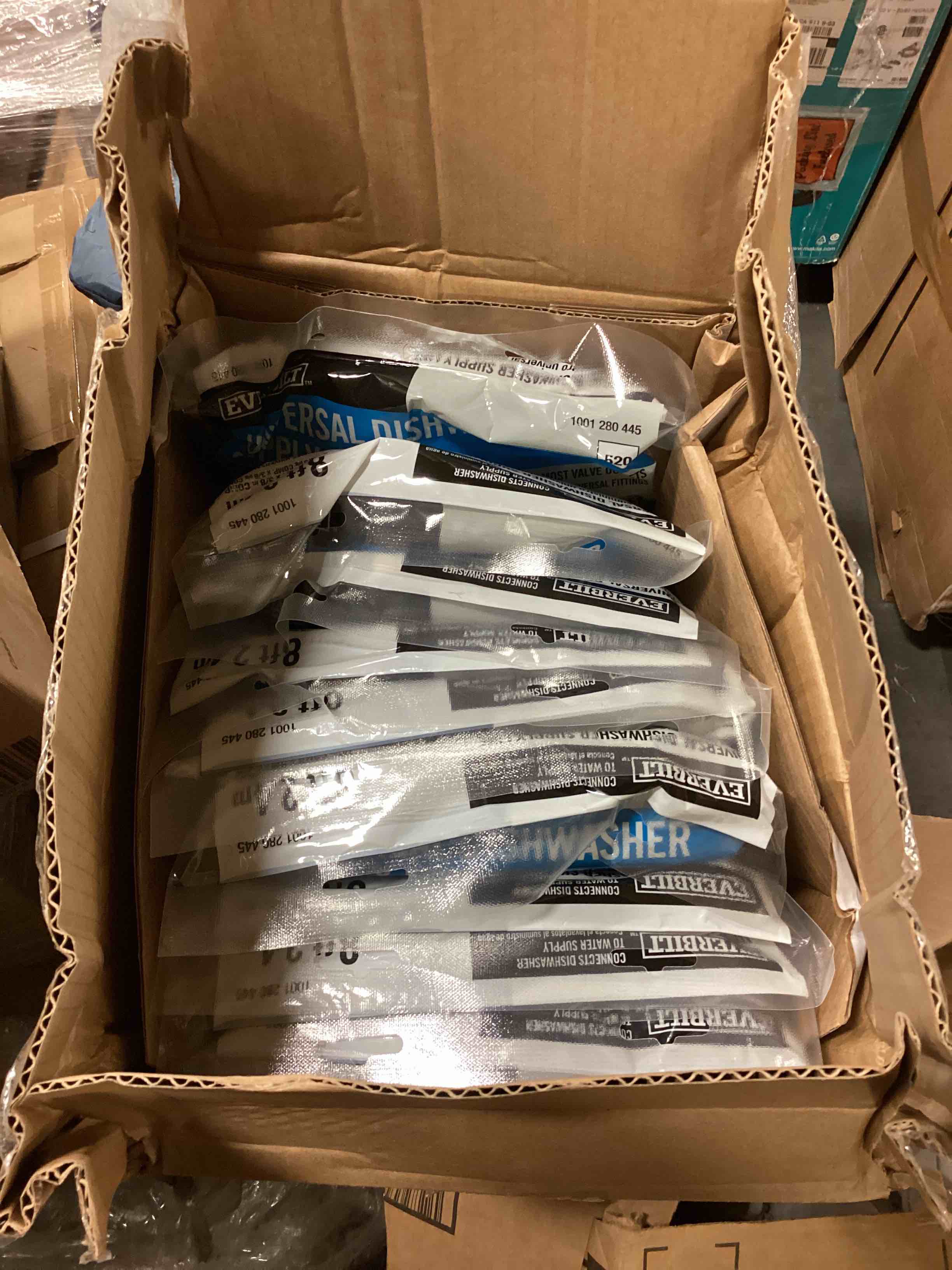 https://s3.amazonaws.com/lotting-images-prod/bidfta/RED5462360_1701440860988.jpeg
