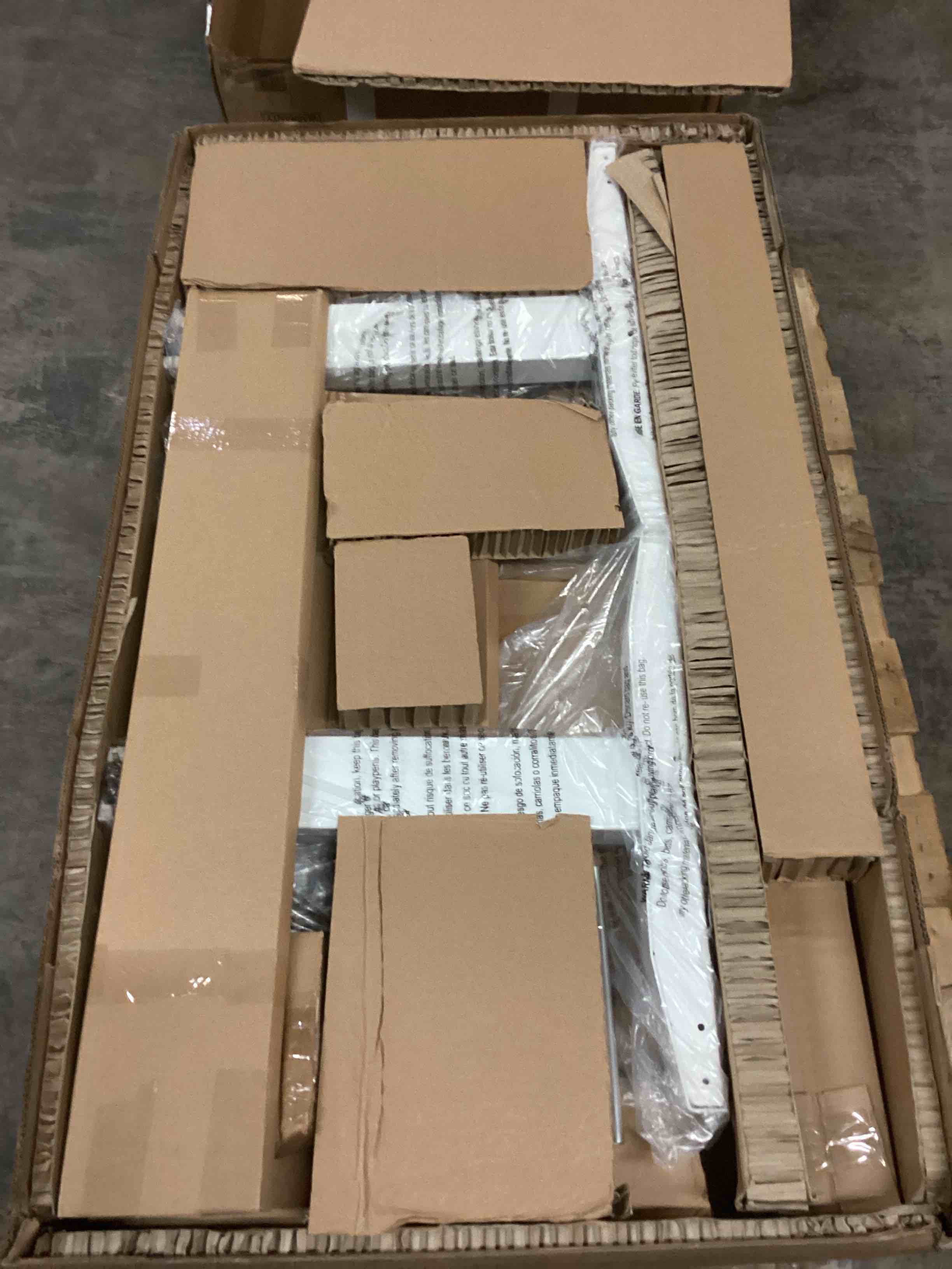 https://s3.amazonaws.com/lotting-images-prod/bidfta/RED5463445_1702581672937.jpeg