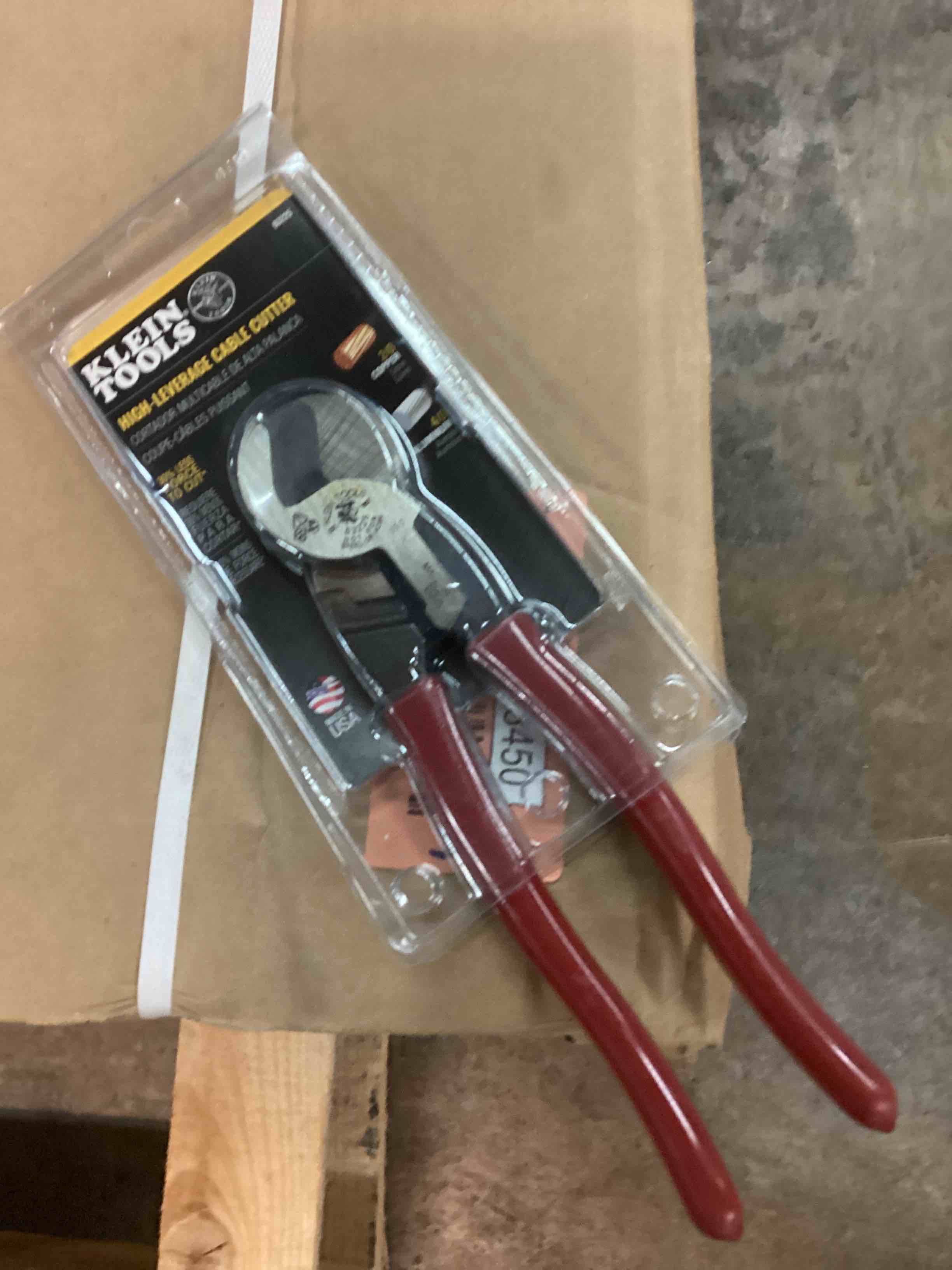 https://s3.amazonaws.com/lotting-images-prod/bidfta/RED5463452_1702584268767.jpeg