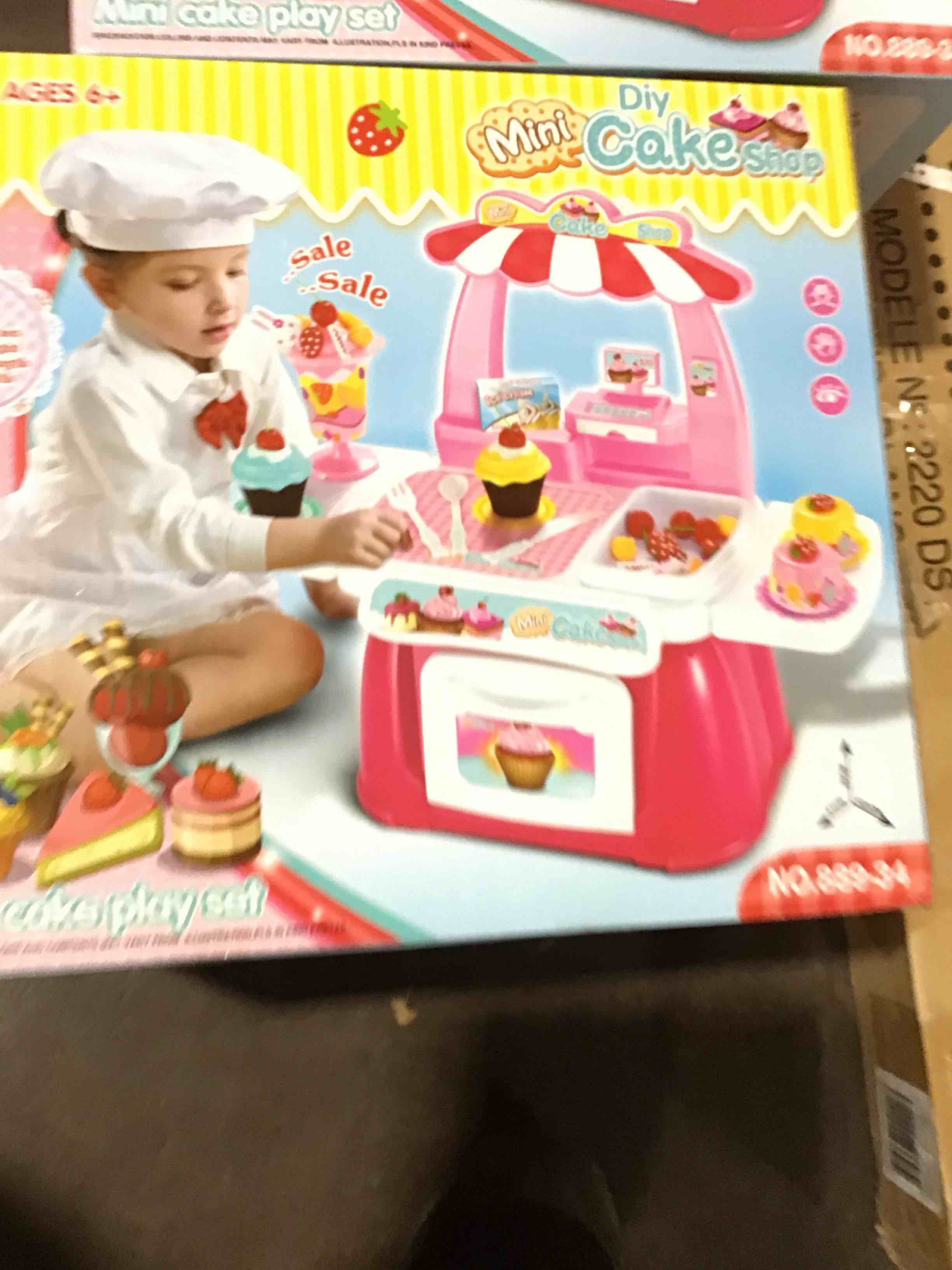 DIY  cake shop toy stand age  6+.    34 accessories