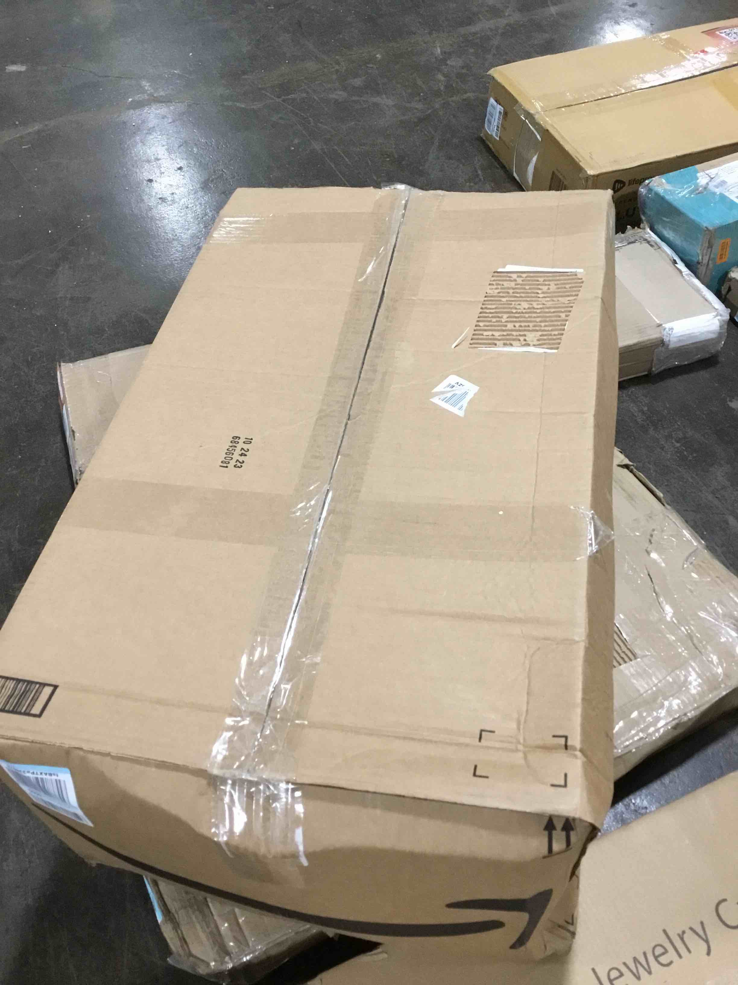 https://s3.amazonaws.com/lotting-images-prod/bidfta/RED5475587_1702931302202.jpeg