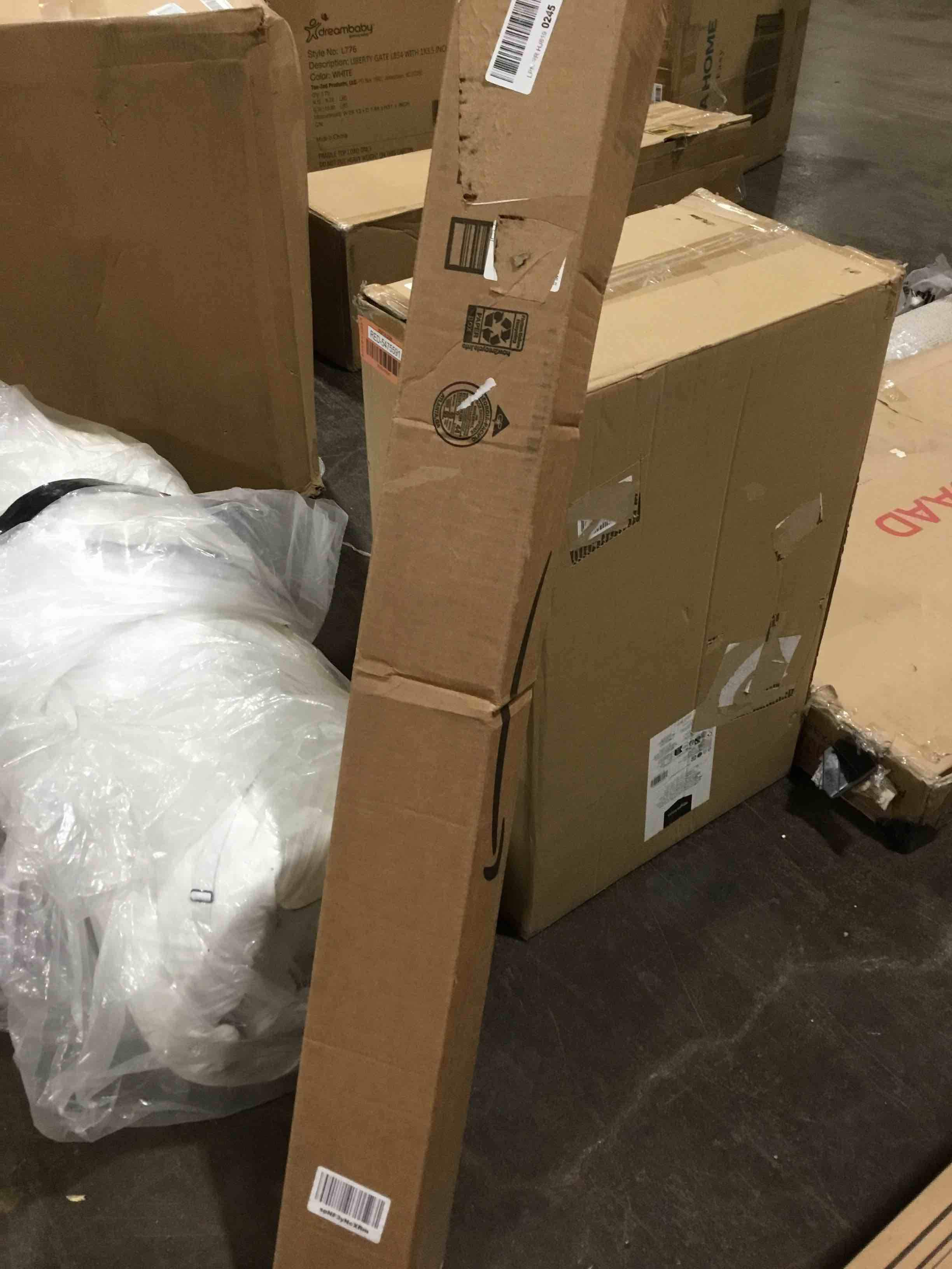 https://s3.amazonaws.com/lotting-images-prod/bidfta/RED5475594_1702932197132.jpeg