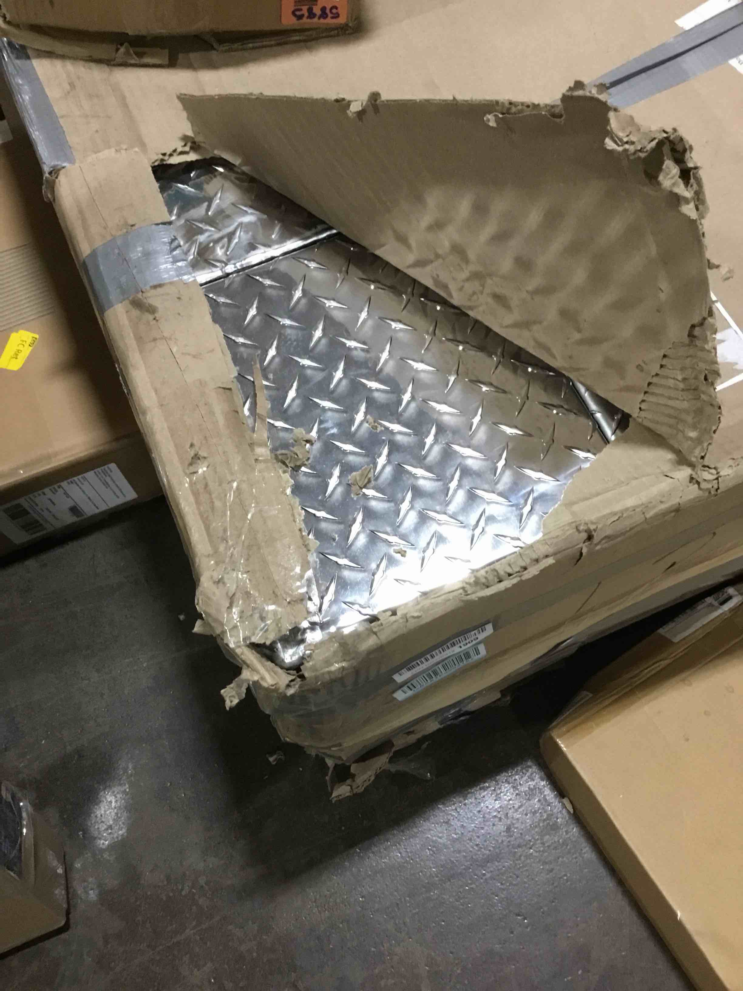 https://s3.amazonaws.com/lotting-images-prod/bidfta/RED5475603_1702933461482.jpeg