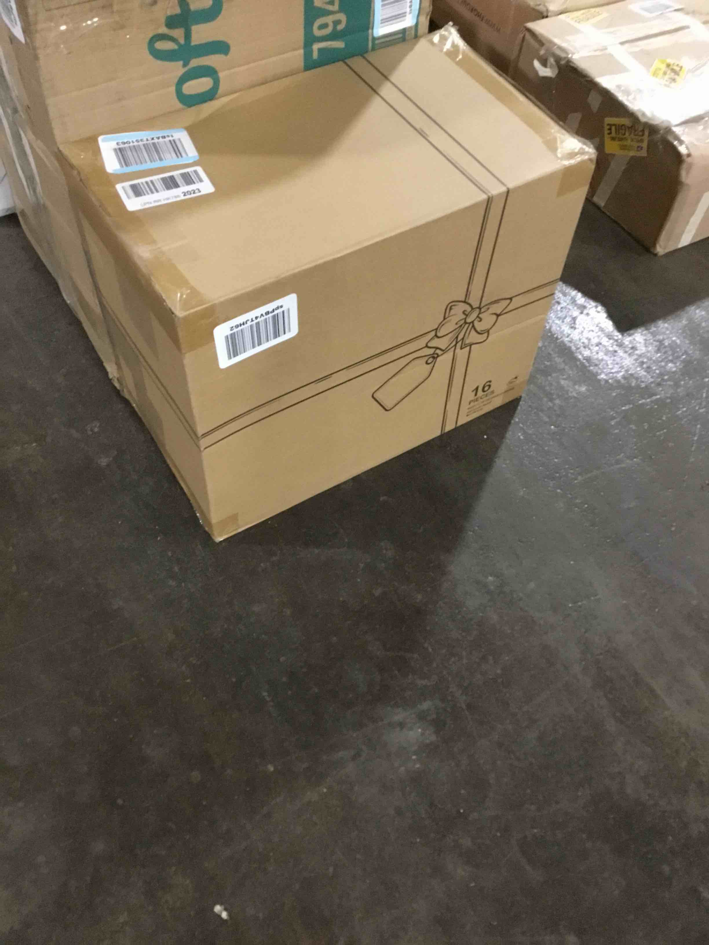 https://s3.amazonaws.com/lotting-images-prod/bidfta/RED5475642_1702997095218.jpeg