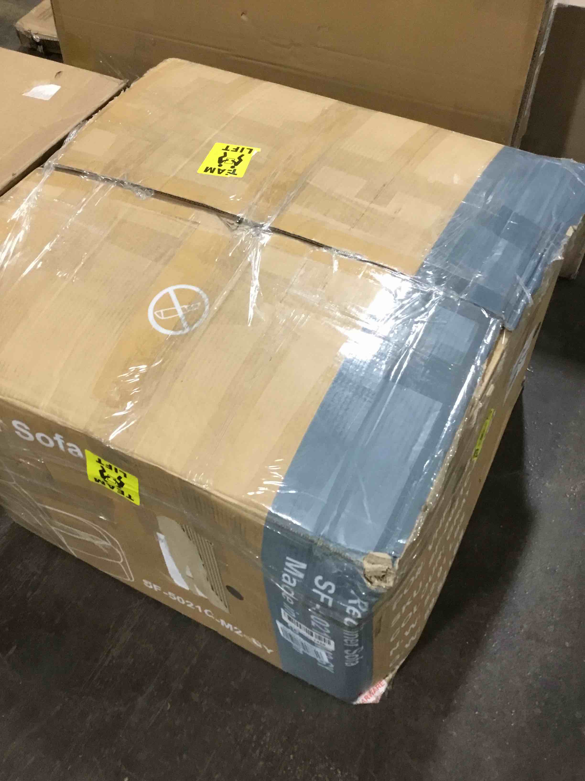 https://s3.amazonaws.com/lotting-images-prod/bidfta/RED5475721_1703007553912.jpeg