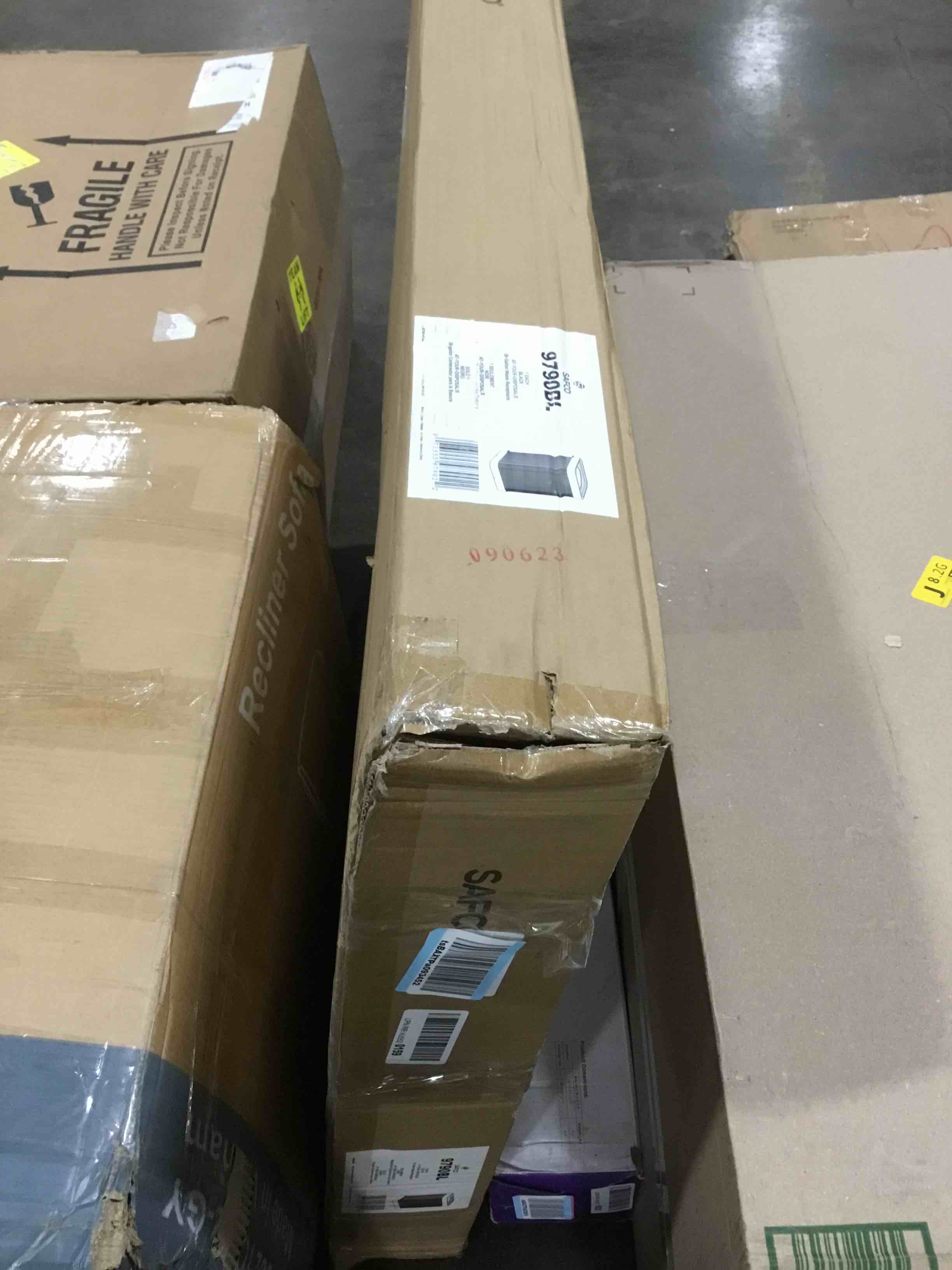 https://s3.amazonaws.com/lotting-images-prod/bidfta/RED5475723_1703007694828.jpeg