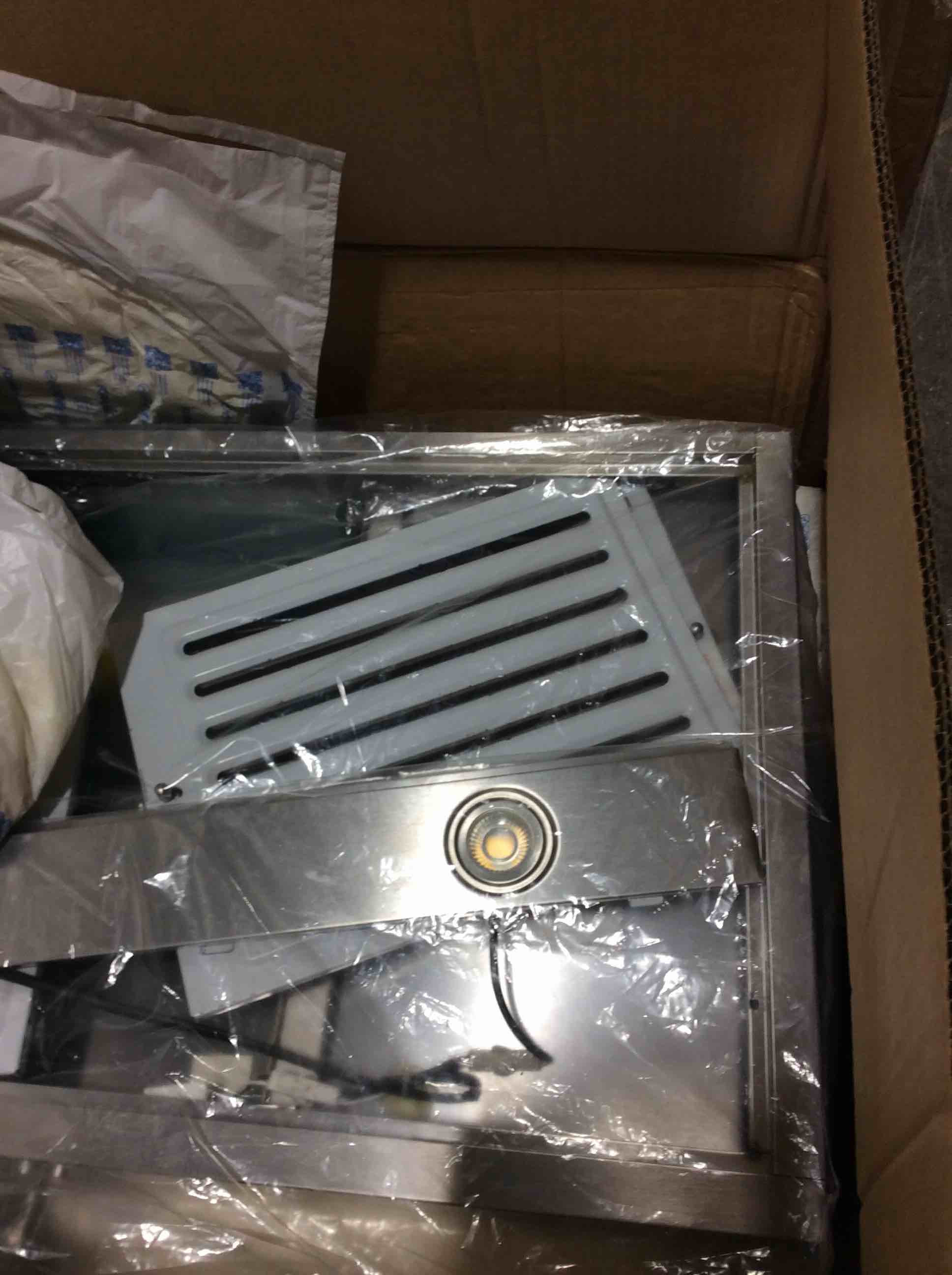 https://s3.amazonaws.com/lotting-images-prod/bidfta/RED5478779_1702396857125.jpeg