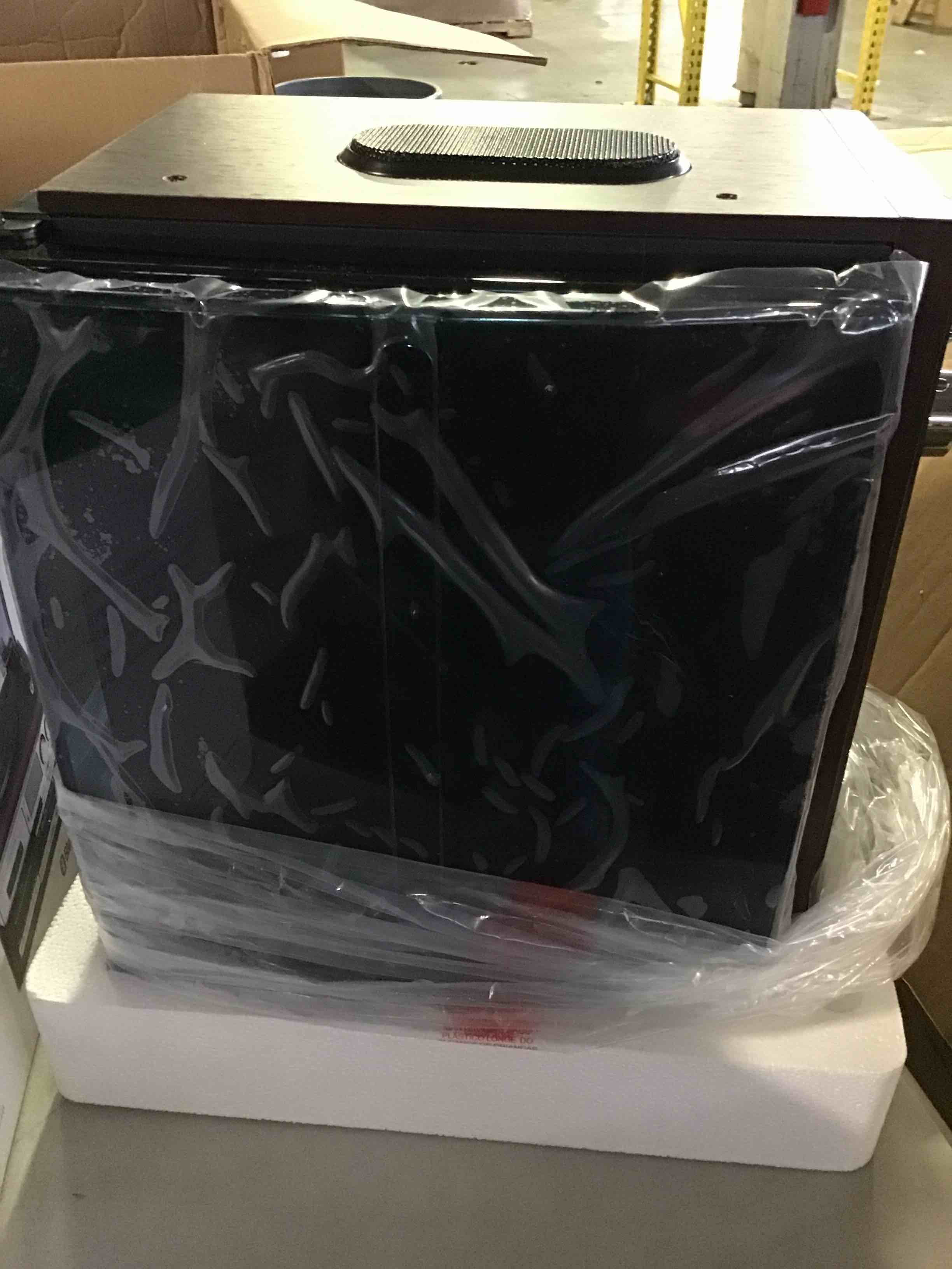 https://s3.amazonaws.com/lotting-images-prod/bidfta/RED5481339_1700252826347.jpeg