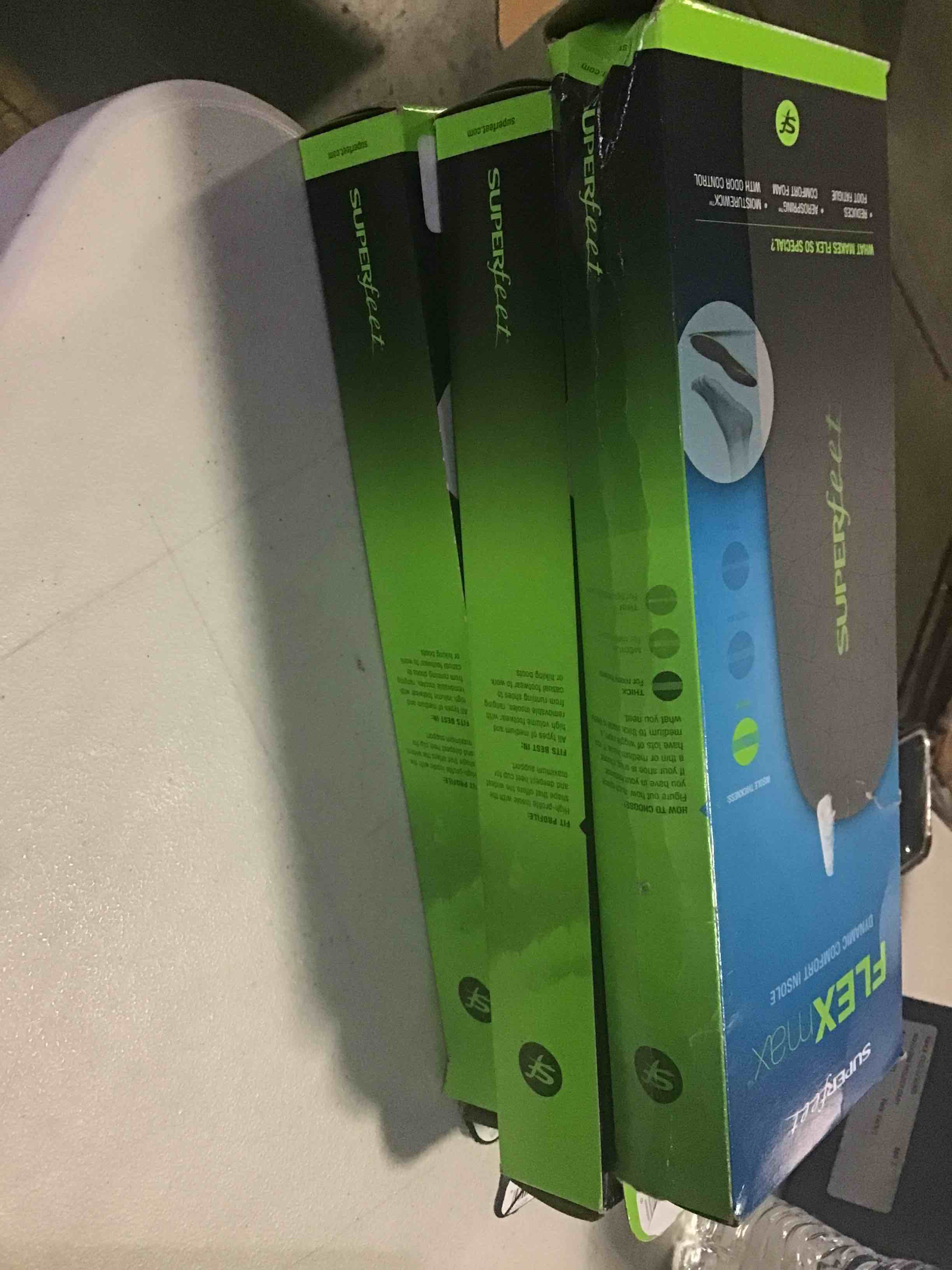 https://s3.amazonaws.com/lotting-images-prod/bidfta/RED5481417_1700499516583.jpeg