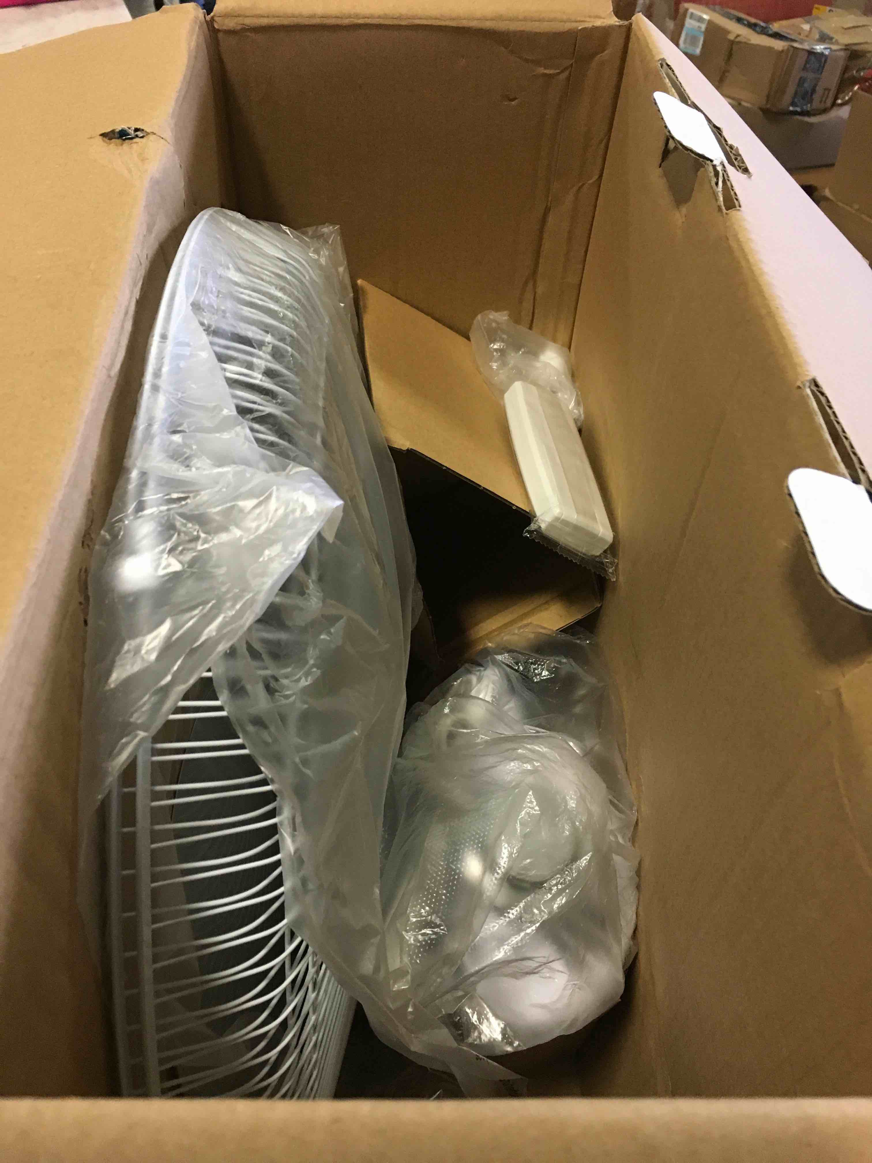 https://s3.amazonaws.com/lotting-images-prod/bidfta/RED5482094_1700680238524.jpeg