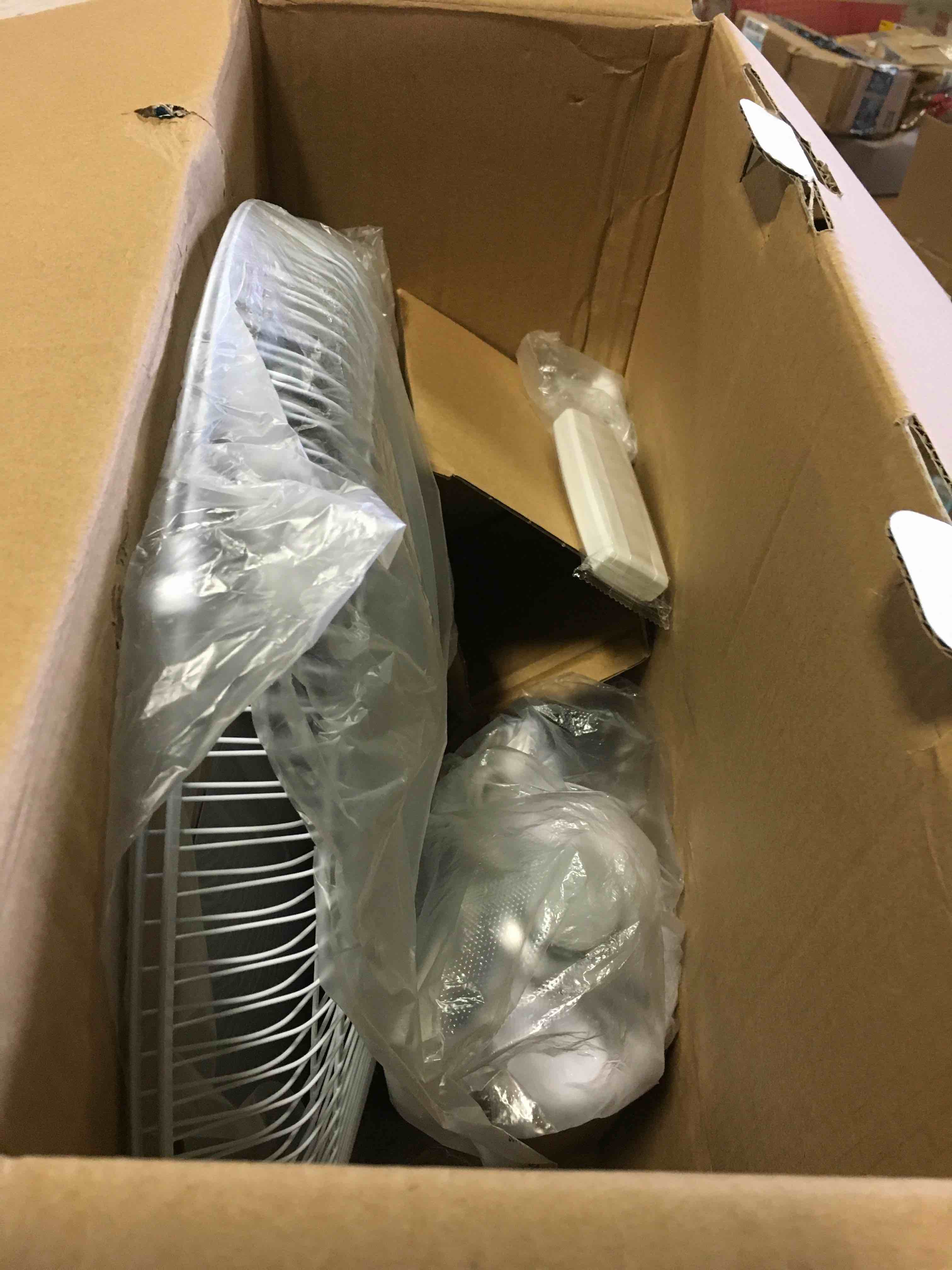 https://s3.amazonaws.com/lotting-images-prod/bidfta/RED5482094_1700680240493.jpeg