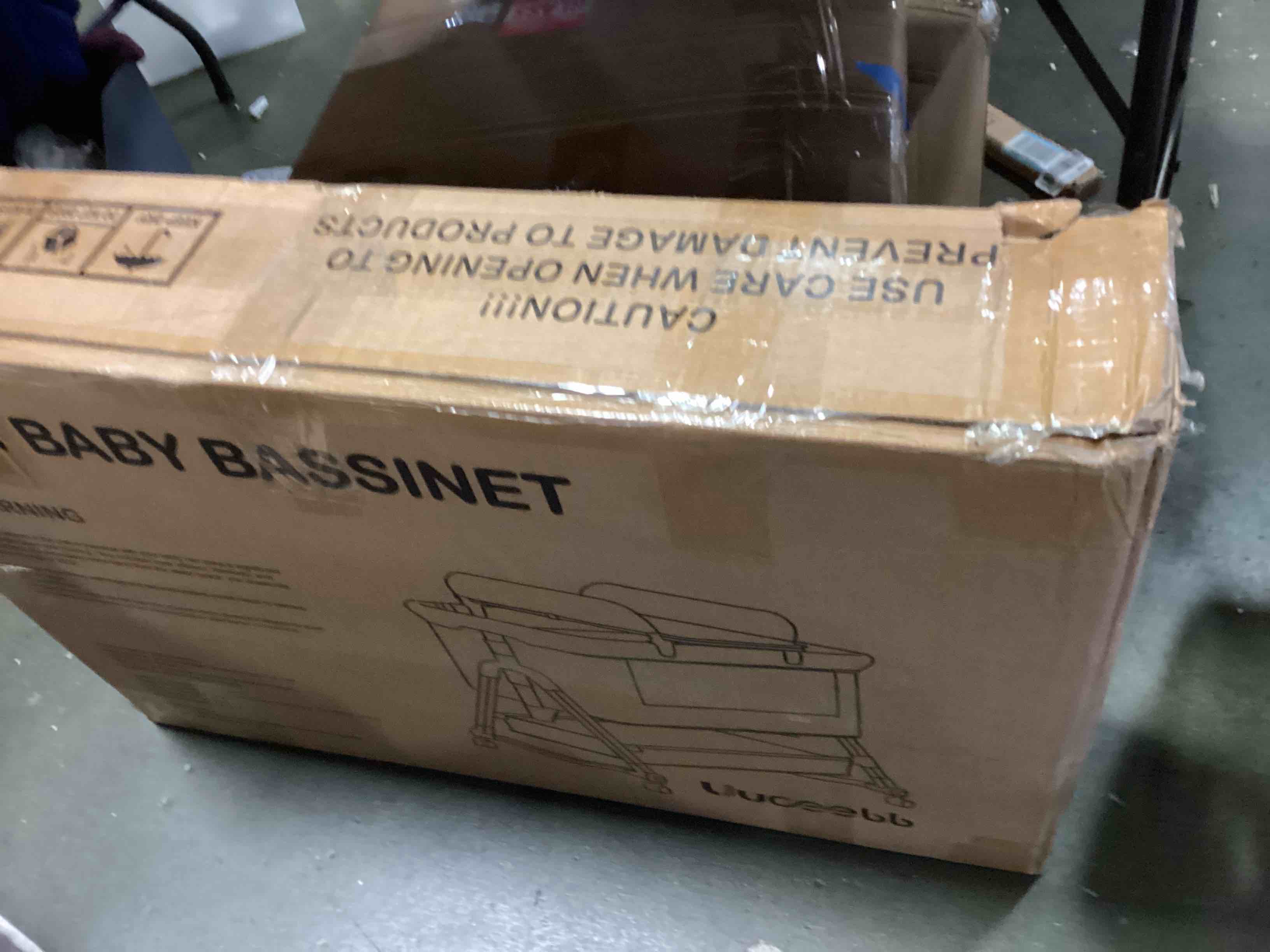 https://s3.amazonaws.com/lotting-images-prod/bidfta/RED5482137_1700687519105.jpeg