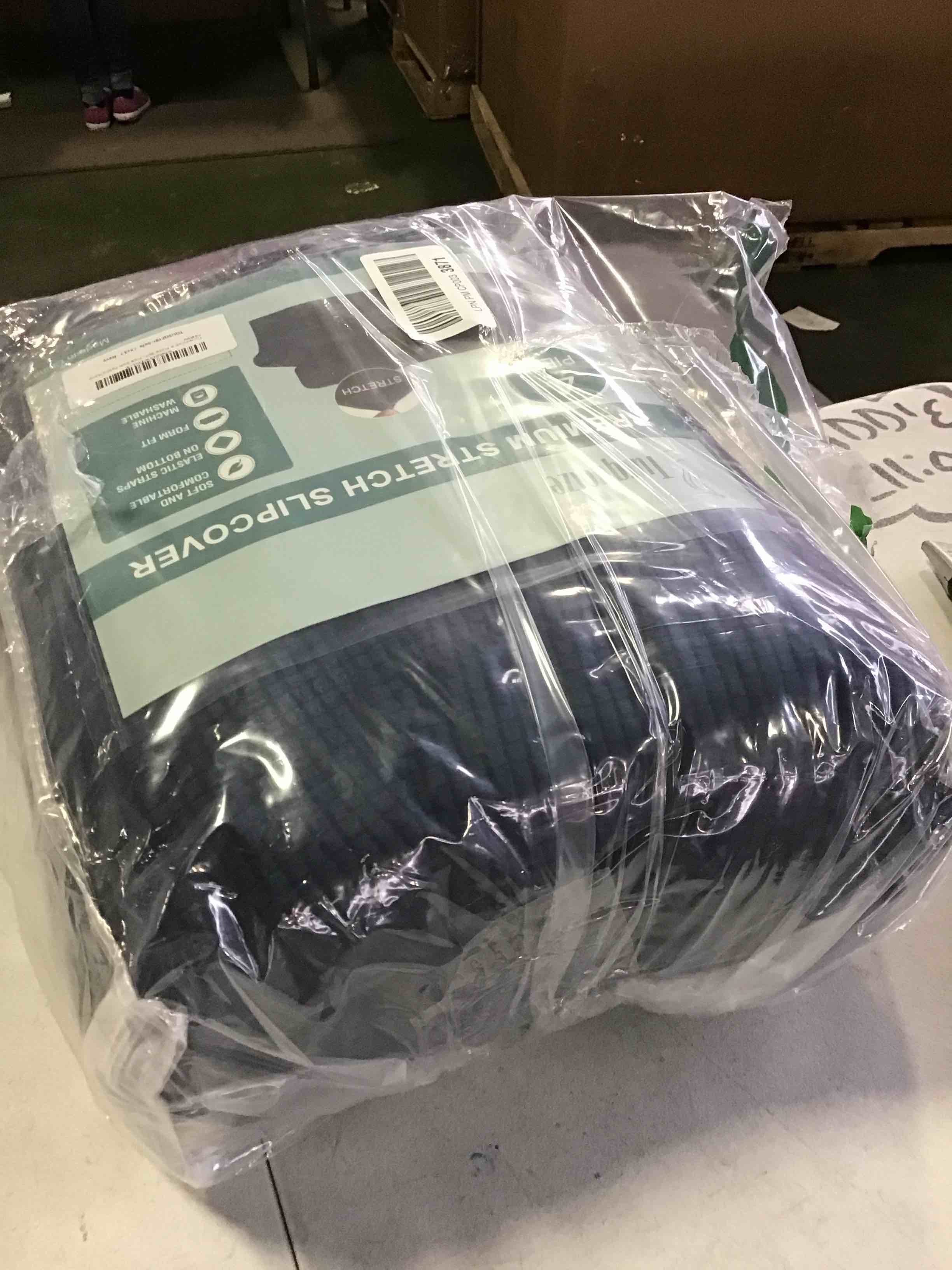 https://s3.amazonaws.com/lotting-images-prod/bidfta/RED5482604_1701699080032.jpeg