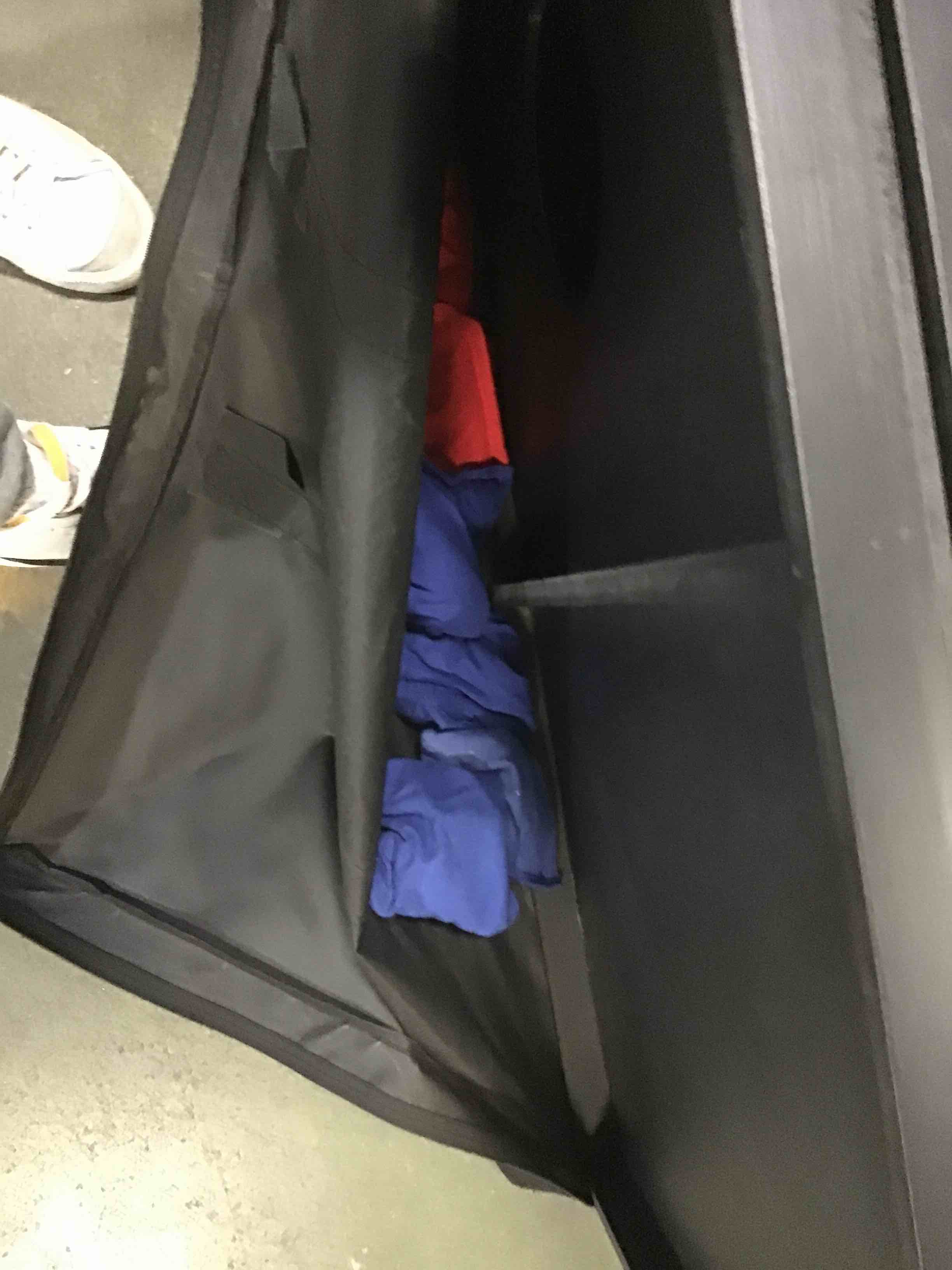 https://s3.amazonaws.com/lotting-images-prod/bidfta/RED5483328_1699562941050.jpeg