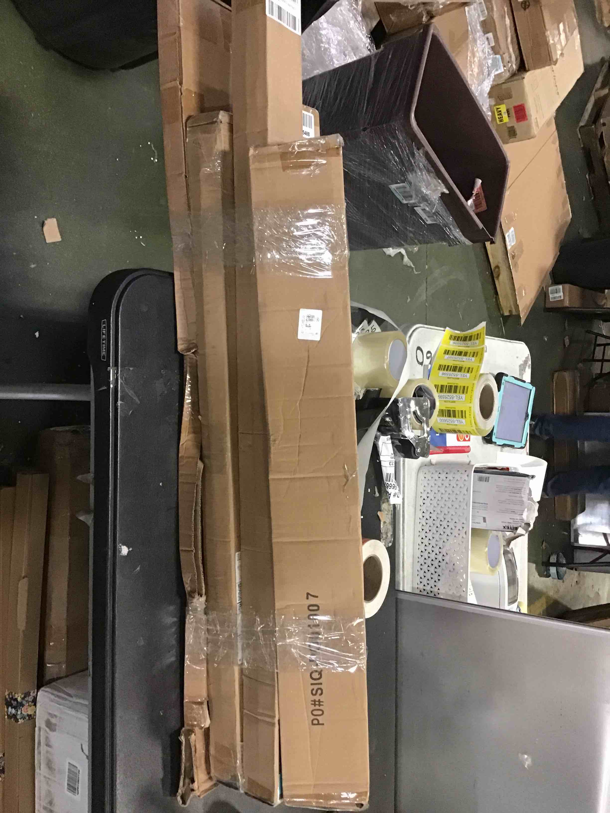 https://s3.amazonaws.com/lotting-images-prod/bidfta/RED5483339_1699564493747.jpeg