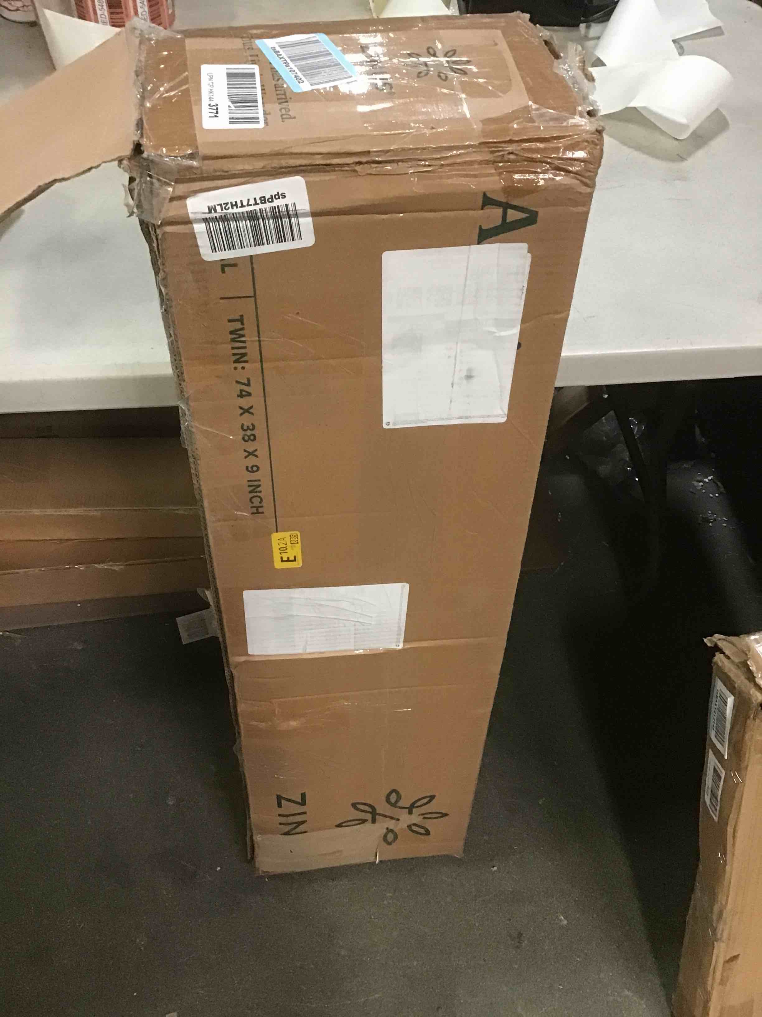 https://s3.amazonaws.com/lotting-images-prod/bidfta/RED5483428_1699634129758.jpeg